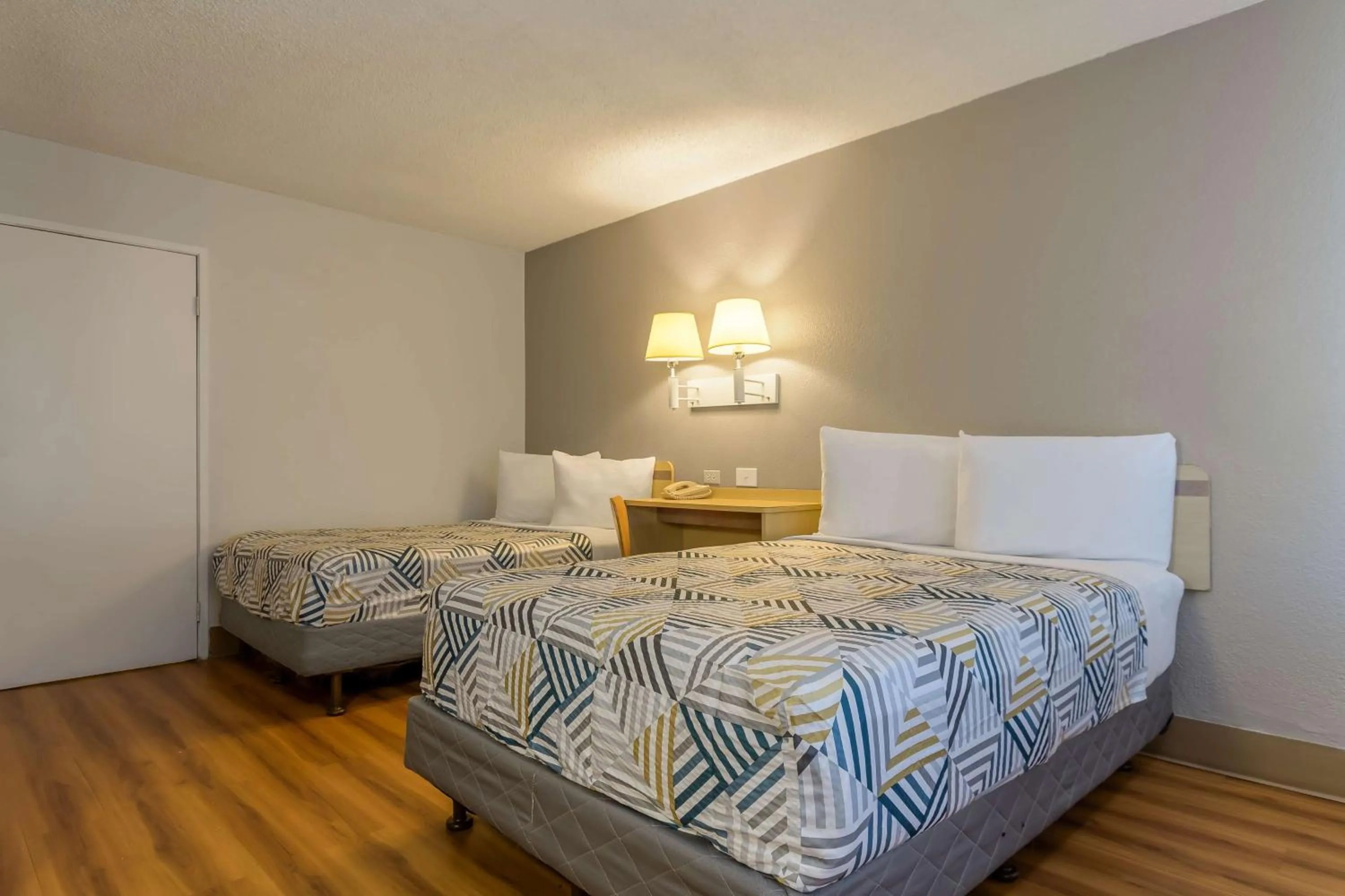 Bedroom, Bed in Motel 6 Hayward, CA- Silicon Valley Gateway