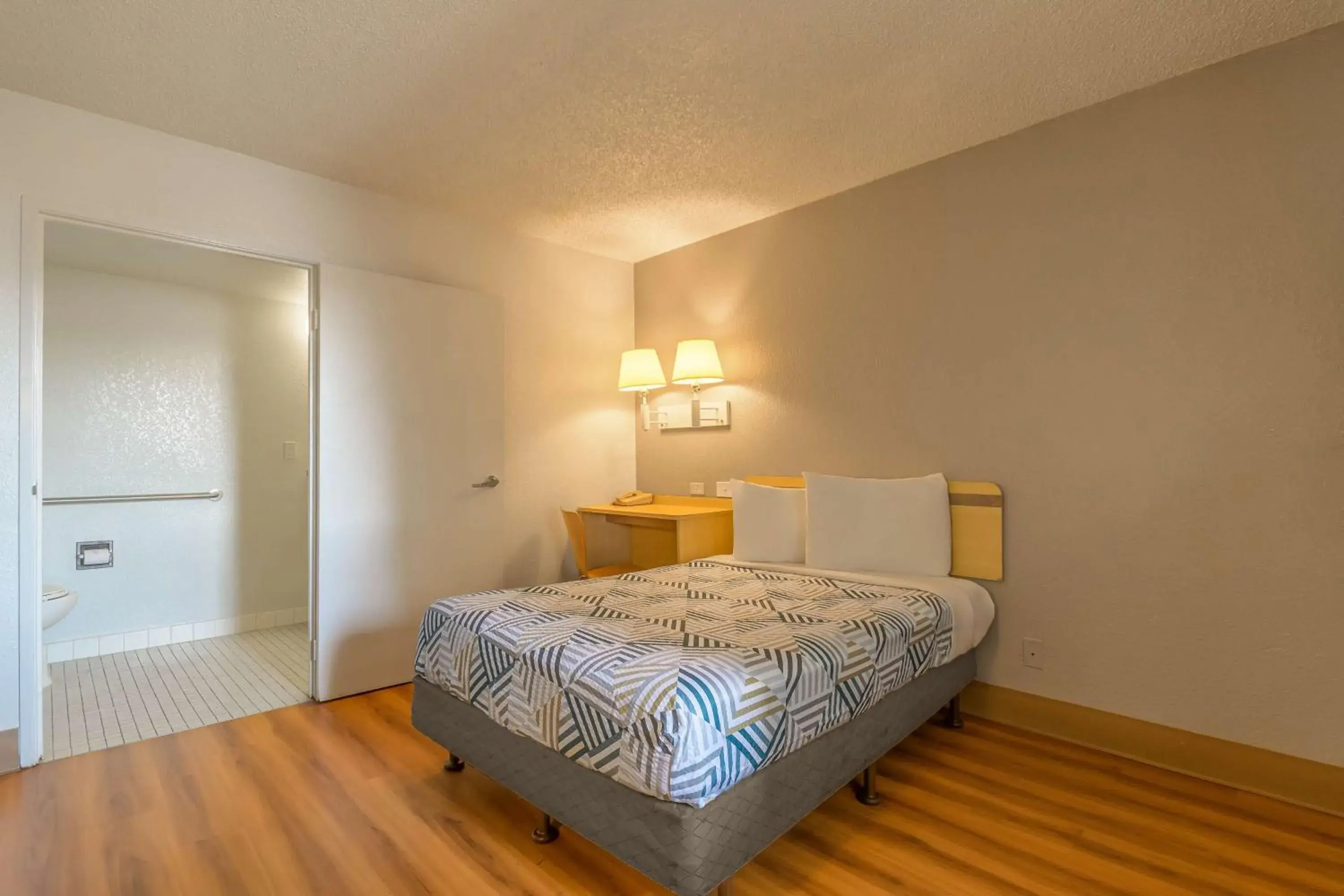 Bedroom, Bed in Motel 6 Hayward, CA- Silicon Valley Gateway Bedroom, Bed in Motel 6 Hayward, CA- Silicon Valley Gateway