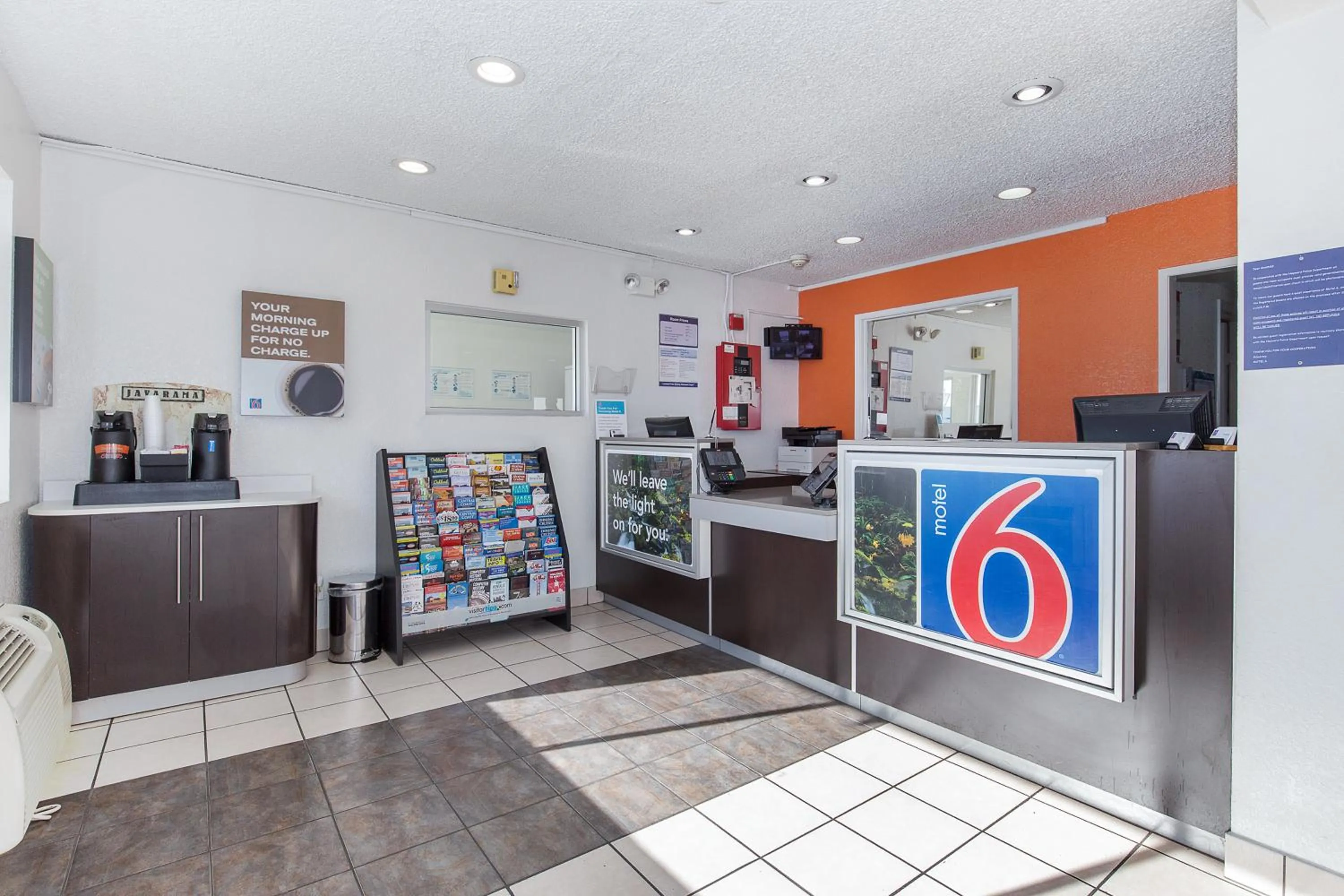 Lobby or reception in Motel 6 Hayward, CA- Silicon Valley Gateway