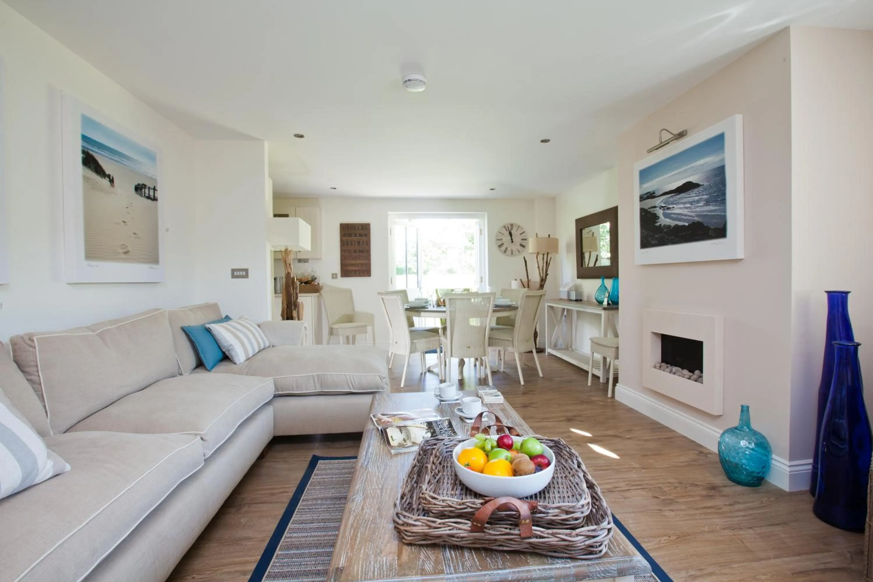 Restaurant/places to eat in Hotel La Place