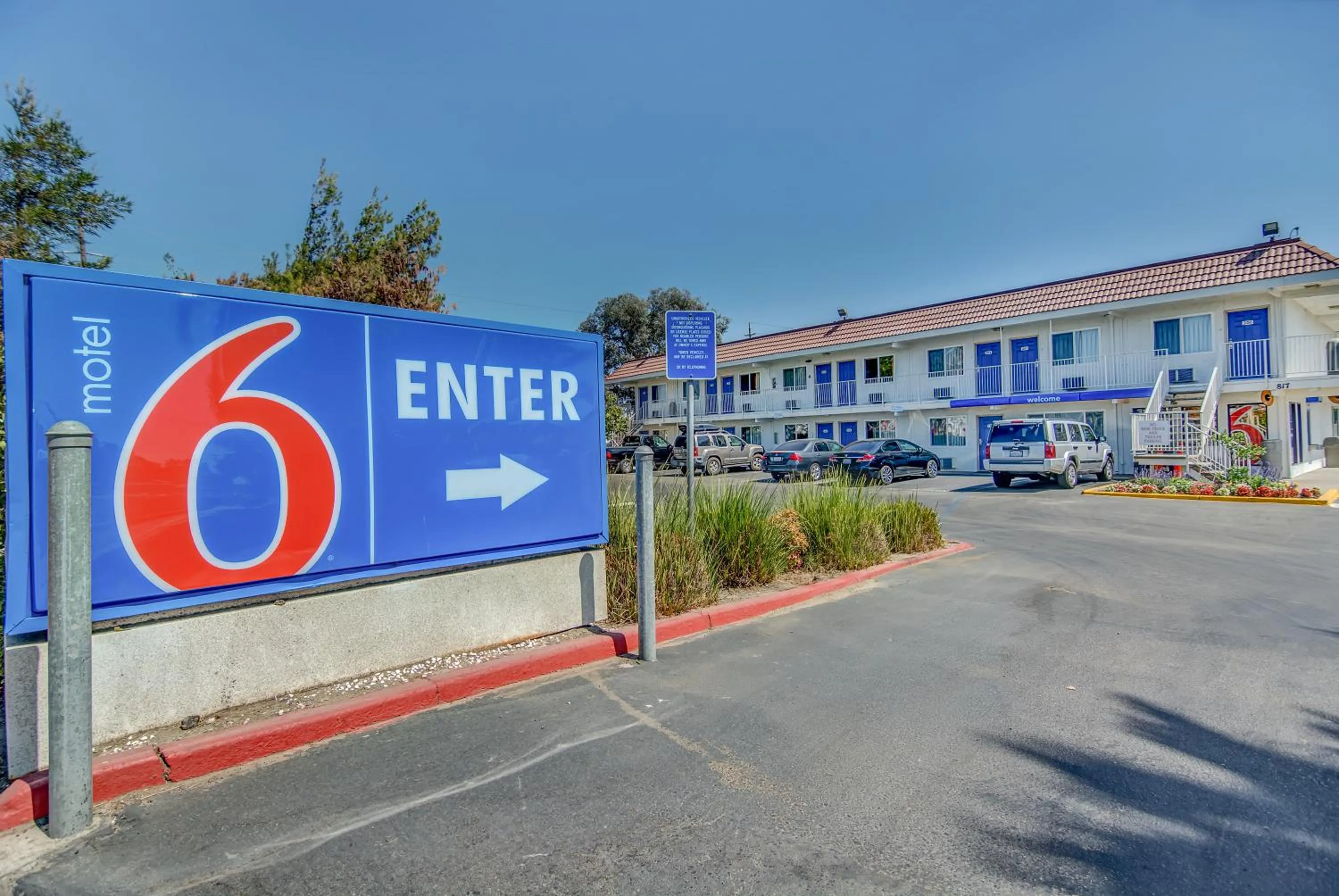 Facade/entrance in Motel 6-Stockton, CA - Charter Way West