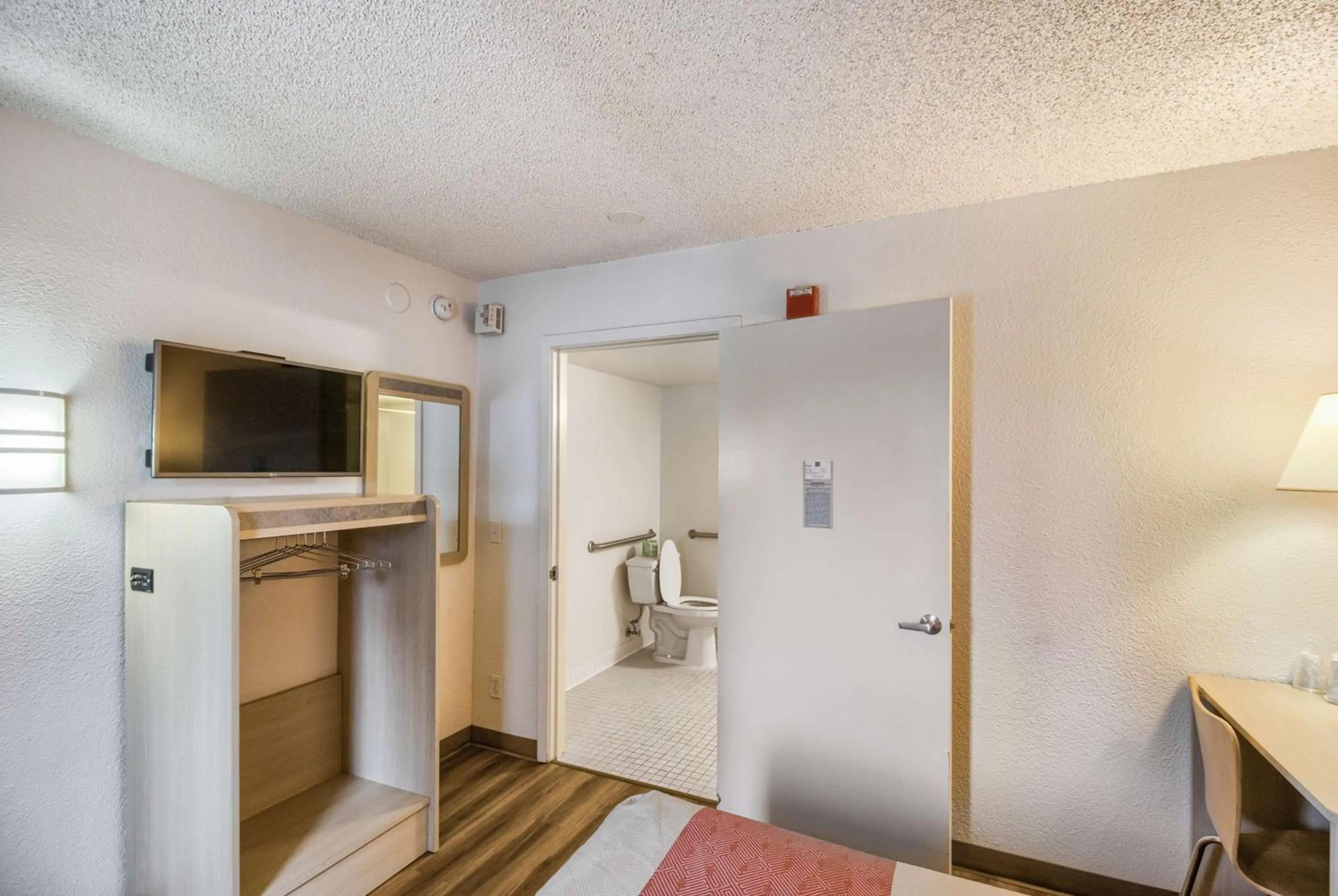 Toilet in Motel 6-Everett, WA - South