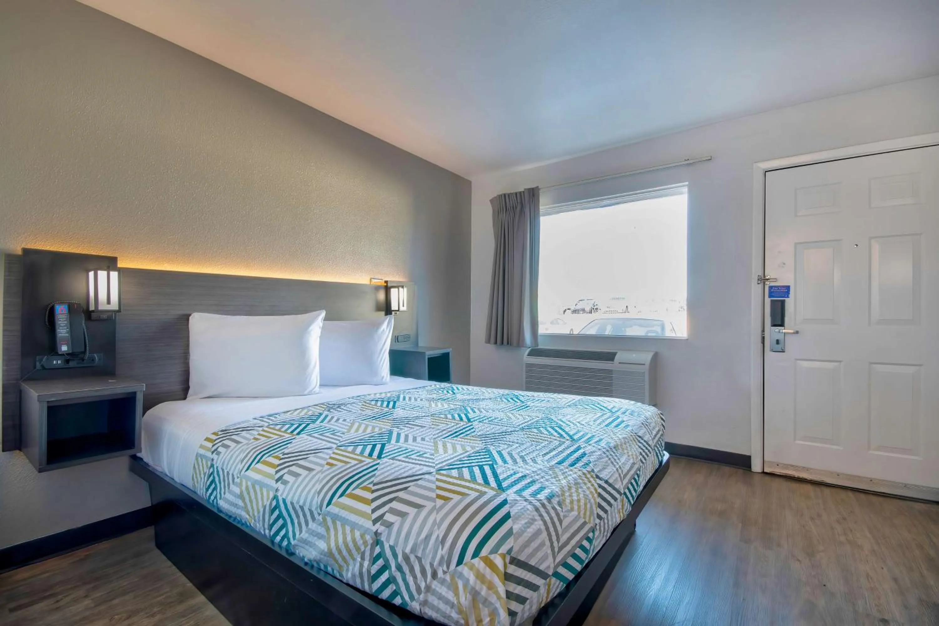 Bedroom, Bed in Motel 6-Albuquerque, NM - Carlisle