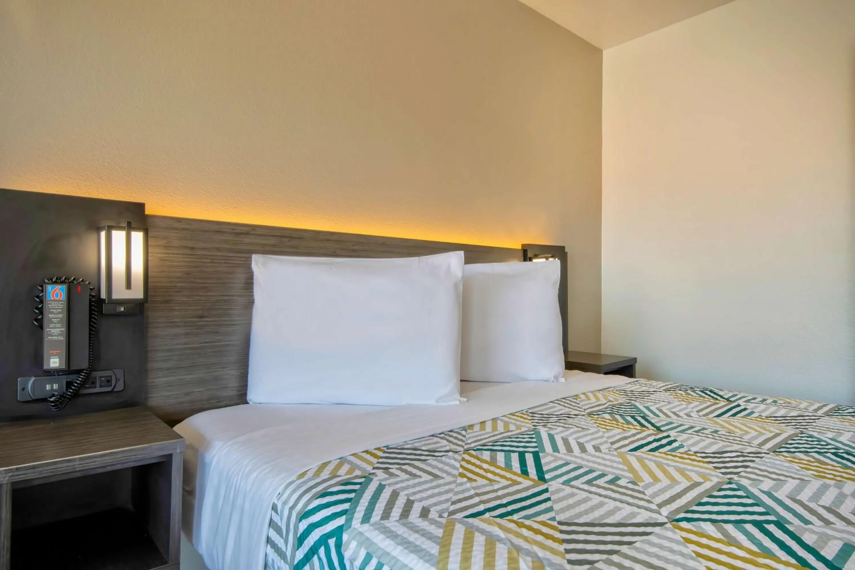 Bedroom, Bed in Motel 6-Albuquerque, NM - Carlisle