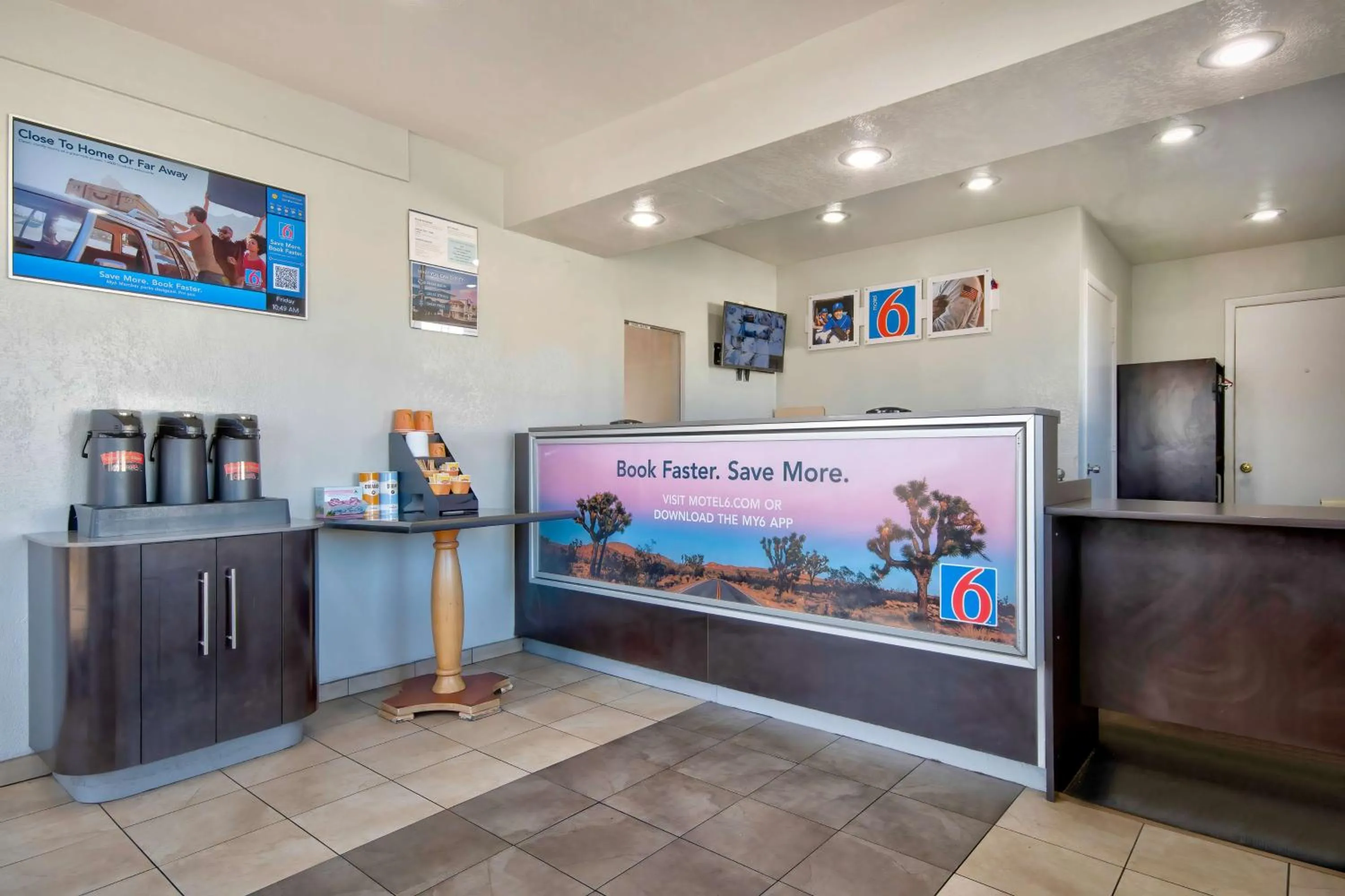 Lobby or reception in Motel 6-Albuquerque, NM - Carlisle