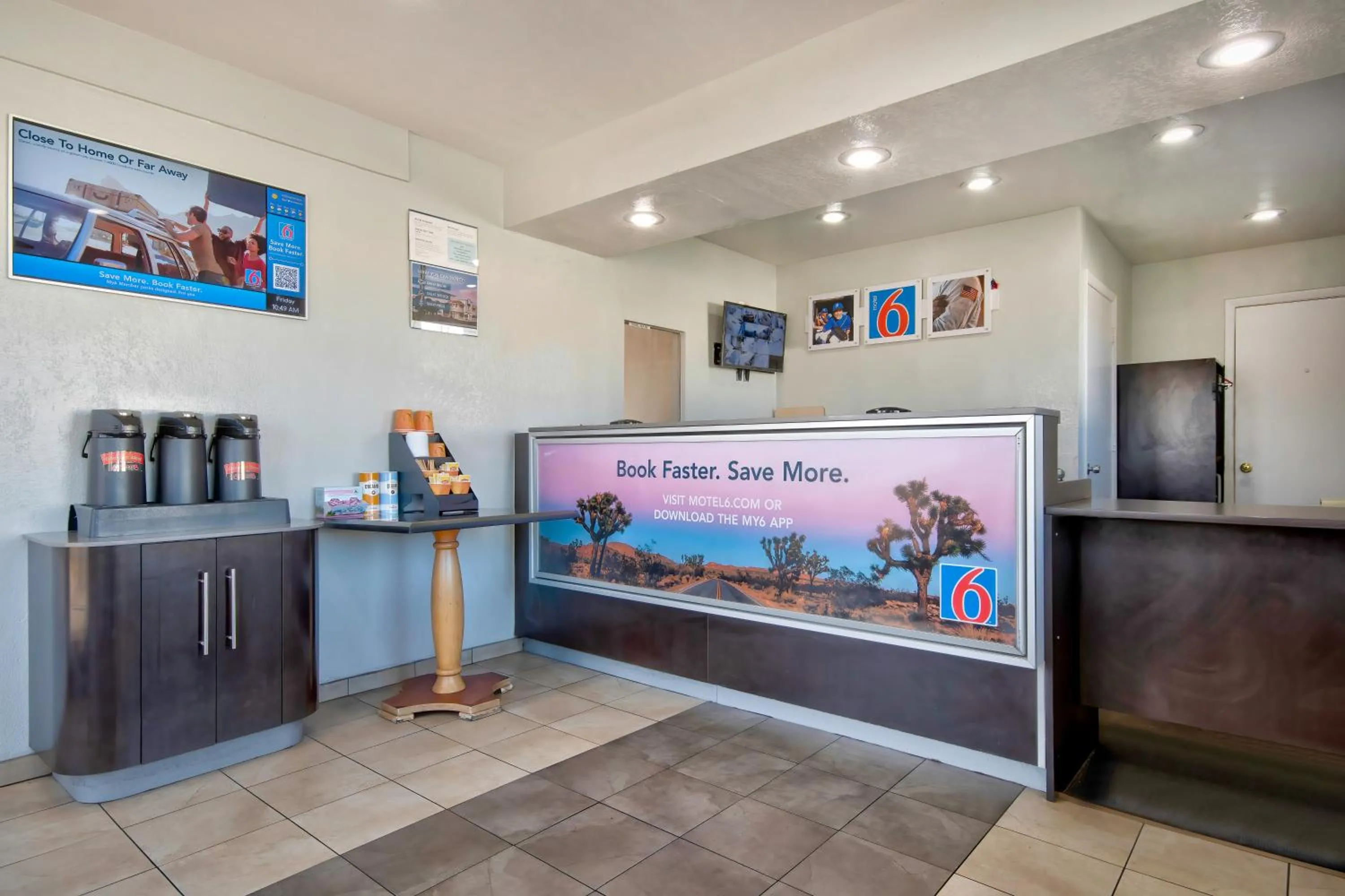 Lobby or reception in Motel 6-Albuquerque, NM - Carlisle