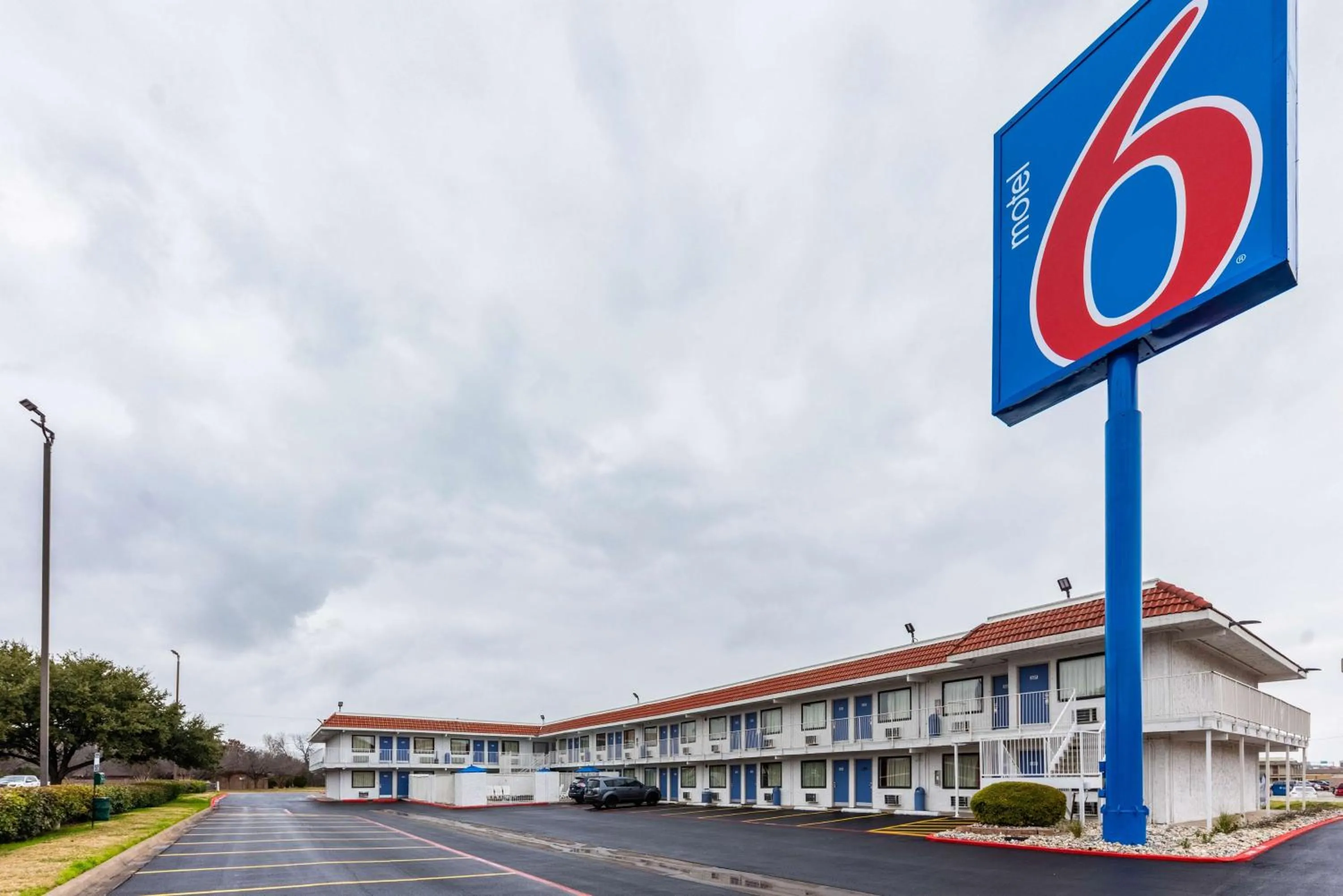 Property building in Motel 6-North Richland Hills, TX