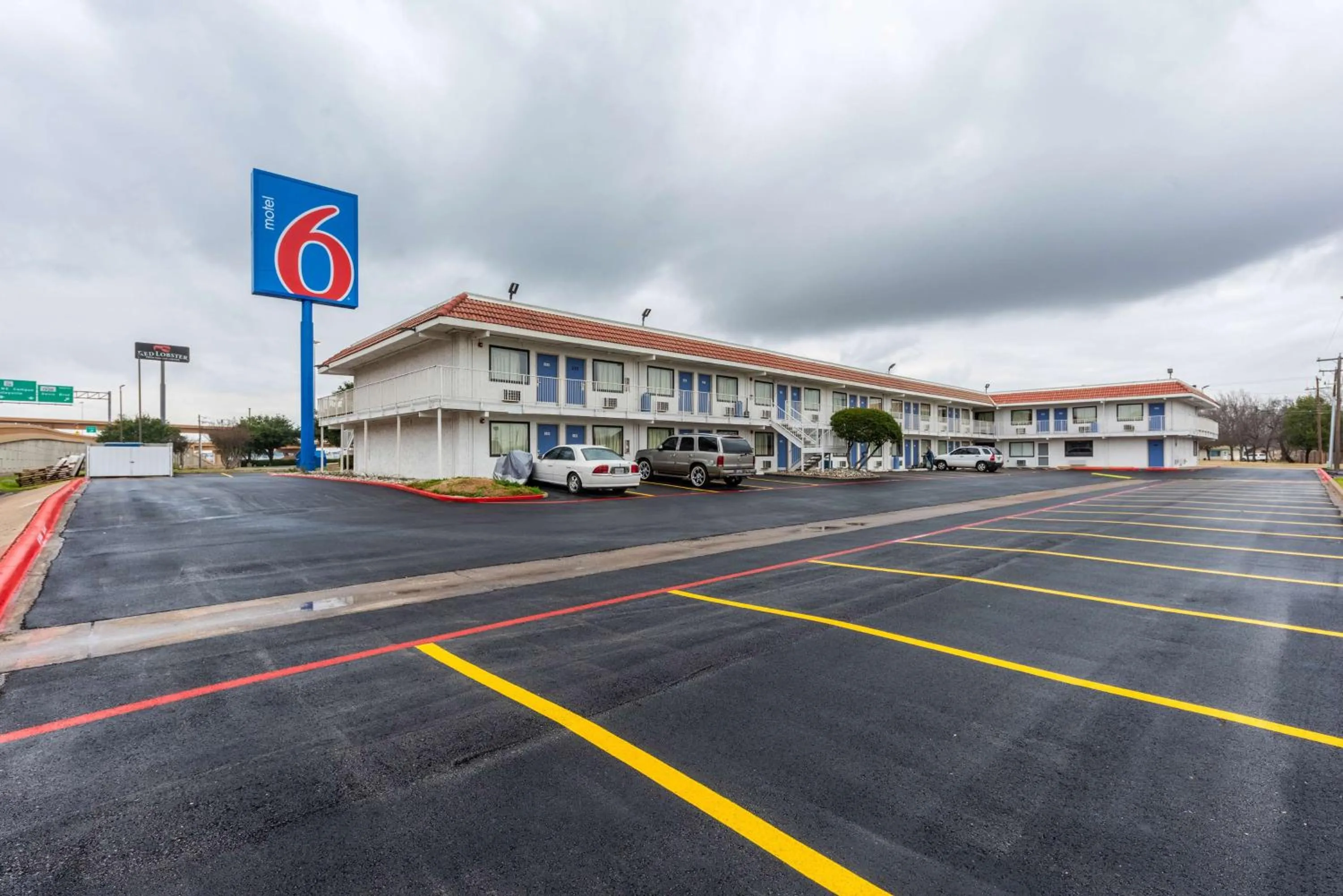 Property building in Motel 6-North Richland Hills, TX
