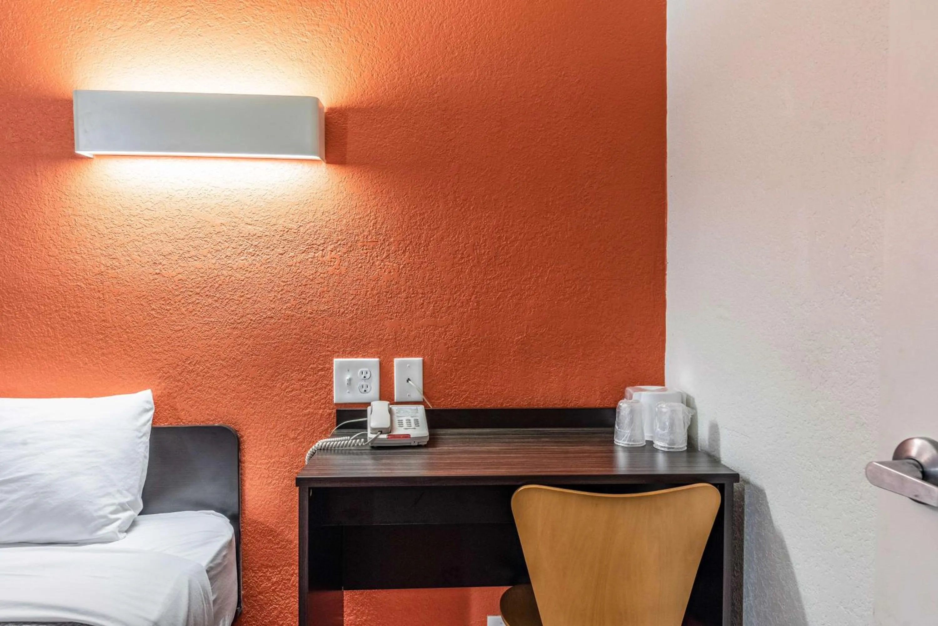 Photo of the whole room, Bed in Motel 6-North Richland Hills, TX