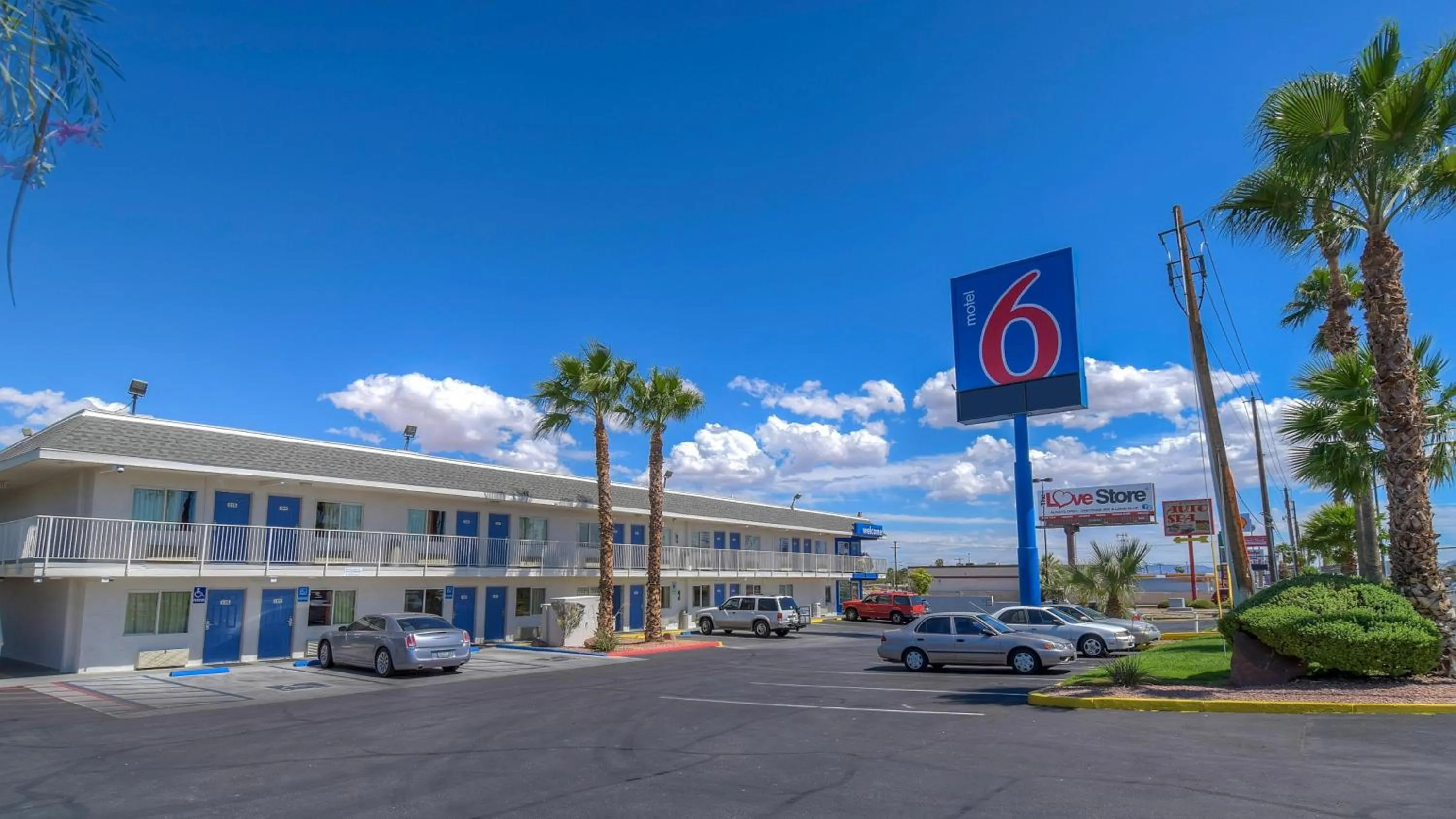 Property building in Las Vegas, NV - Boulder Highway