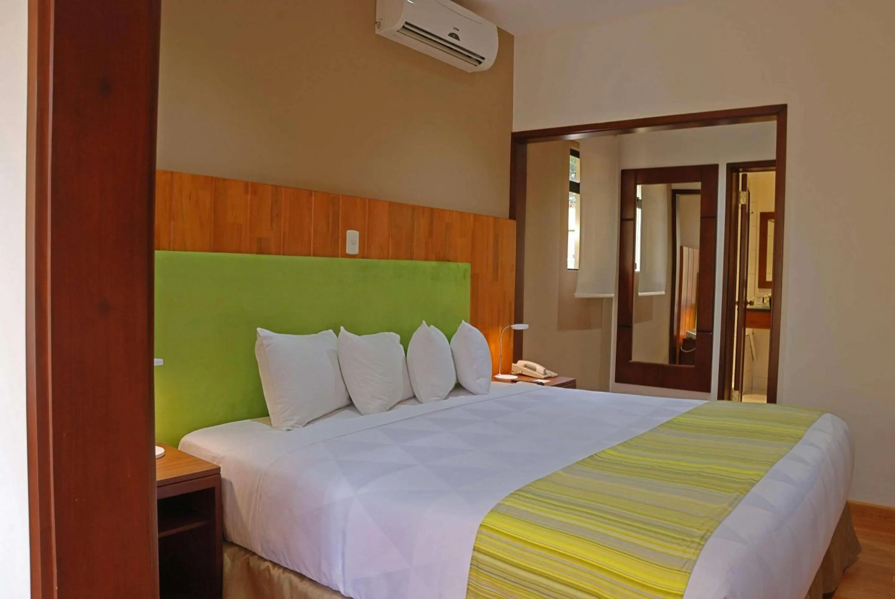Bedroom, Bed in Country Inn & Suites by Radisson, San Jose Aeropuerto, Costa Rica