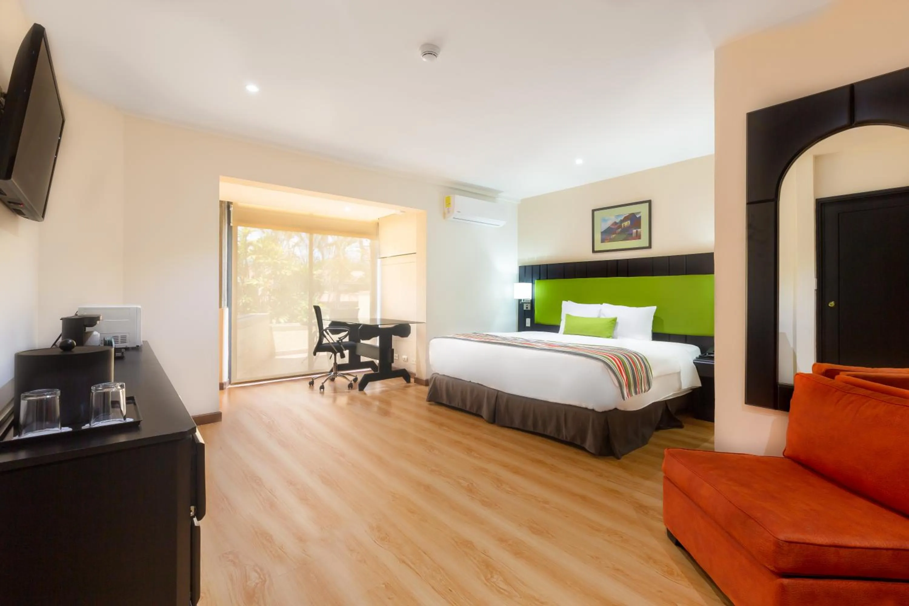 Bed in Country Inn & Suites by Radisson, San Jose Aeropuerto, Costa Rica