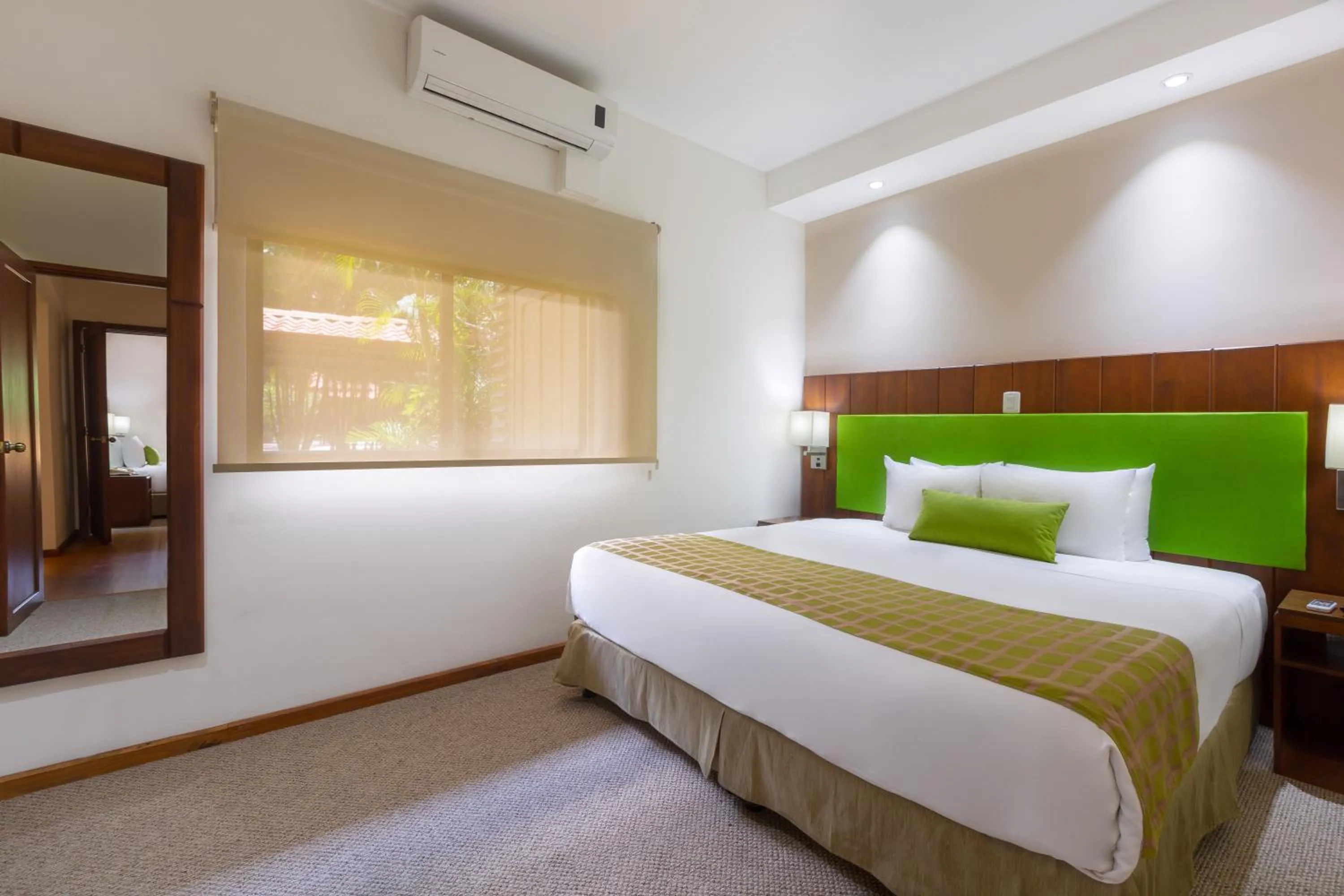 Bed in Country Inn & Suites by Radisson, San Jose Aeropuerto, Costa Rica