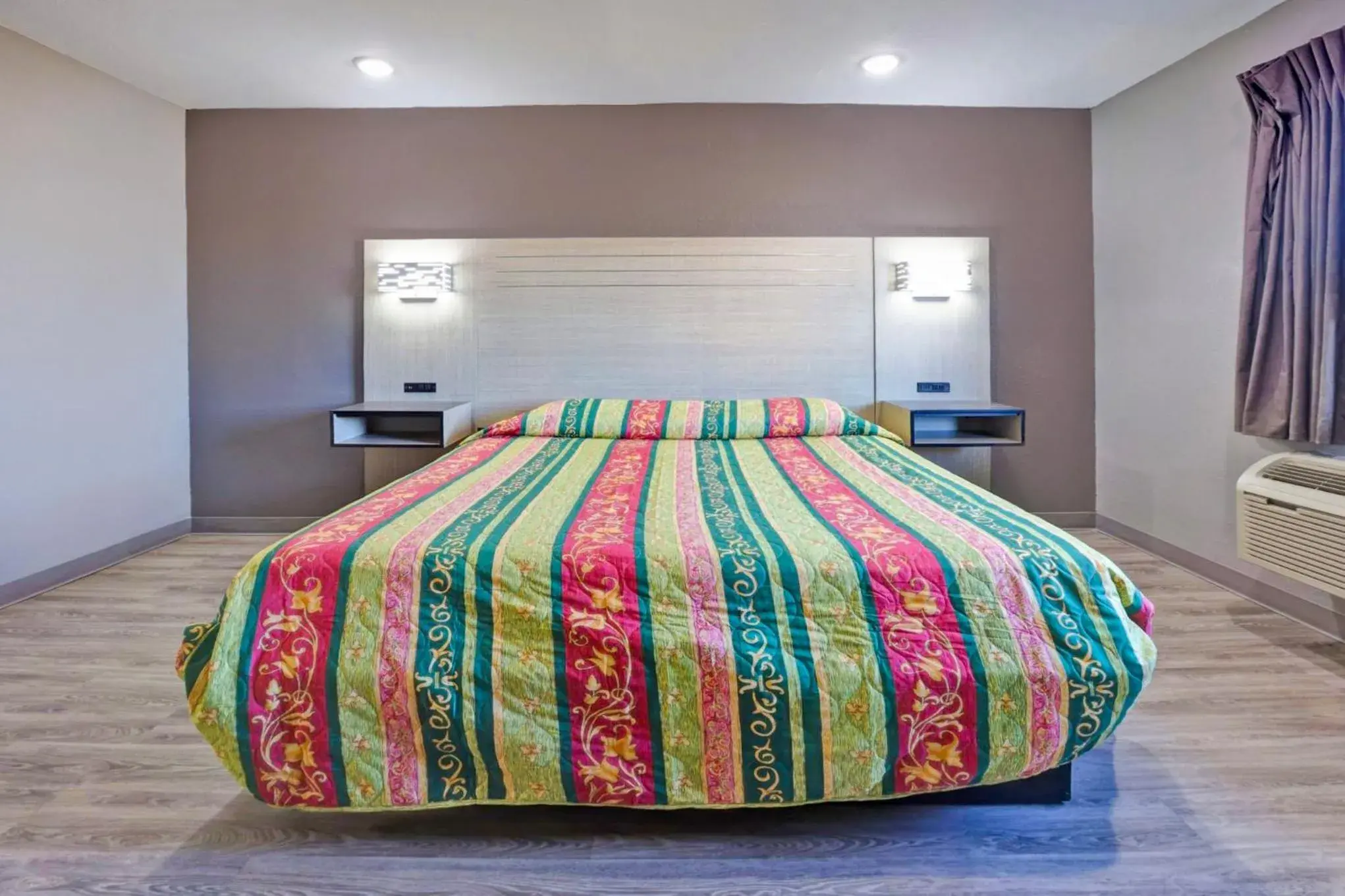 Deluxe King Bed Non-smoking in Super 7 Inn by Hotel O Dallas I 20 Deluxe King Bed Non-smoking in Super 7 Inn by Hotel O Dallas I 20