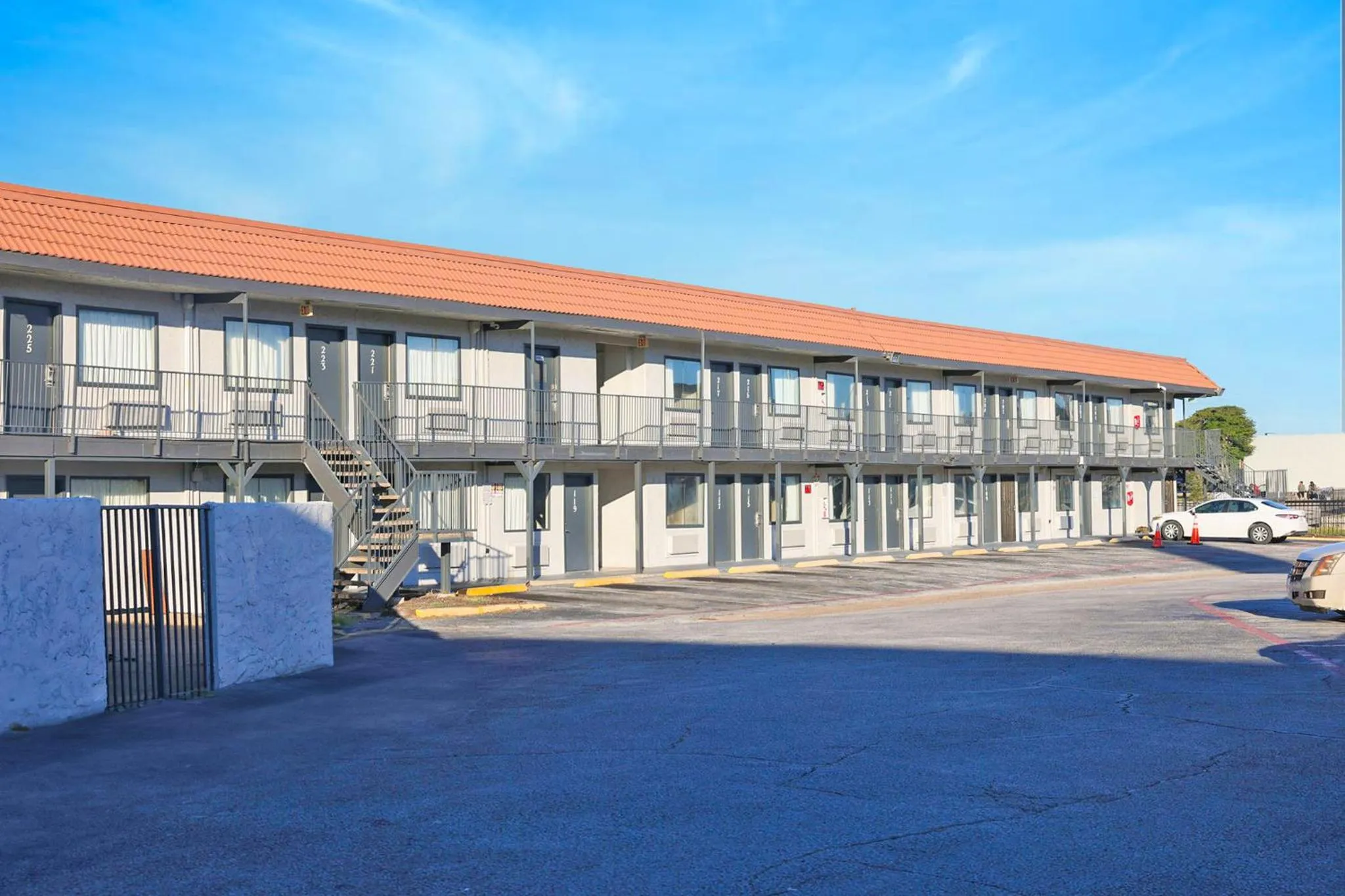 Parking in Super 7 Inn by Hotel O Dallas I 20