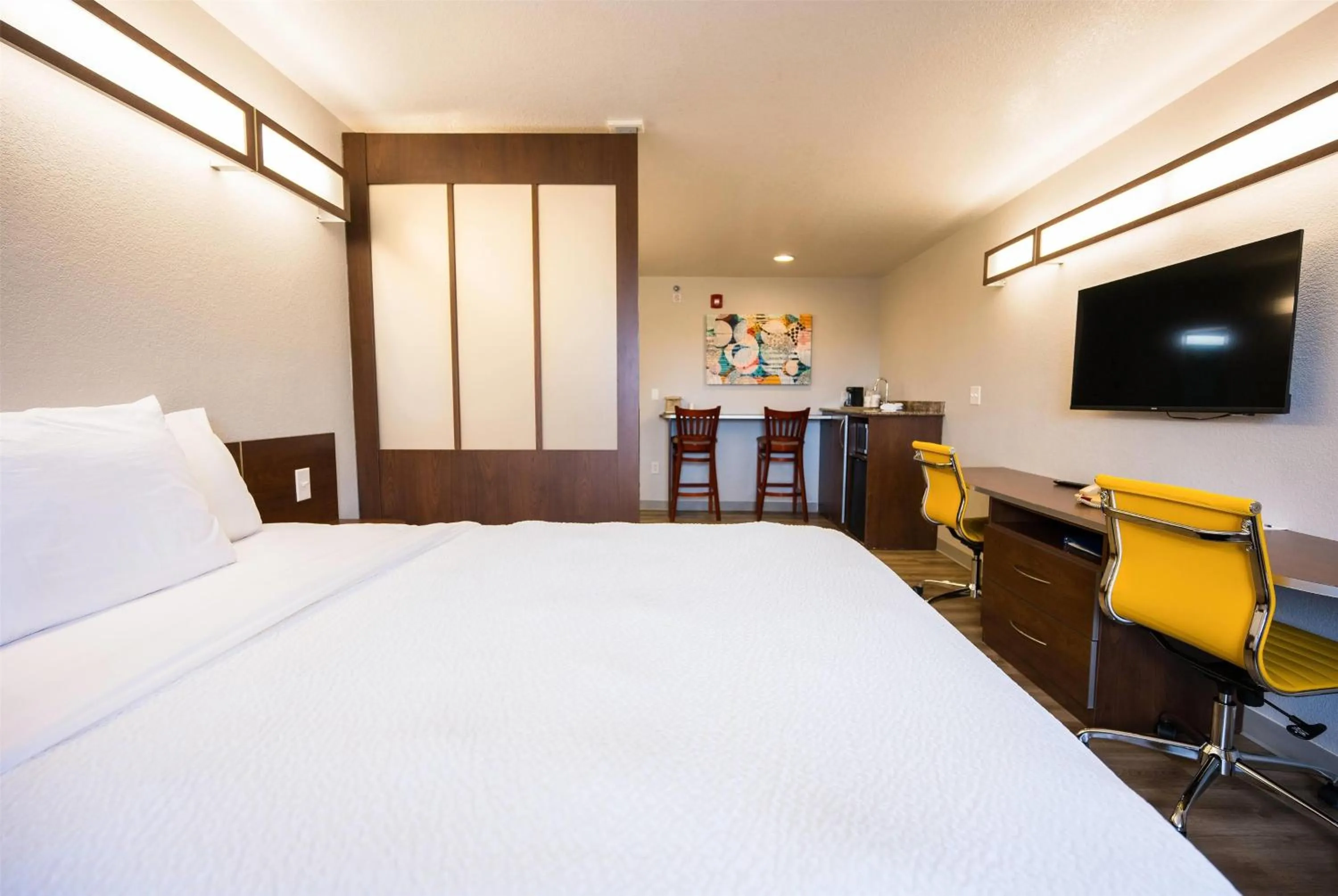 Photo of the whole room, Bed in Microtel Inn & Suites Cheyenne