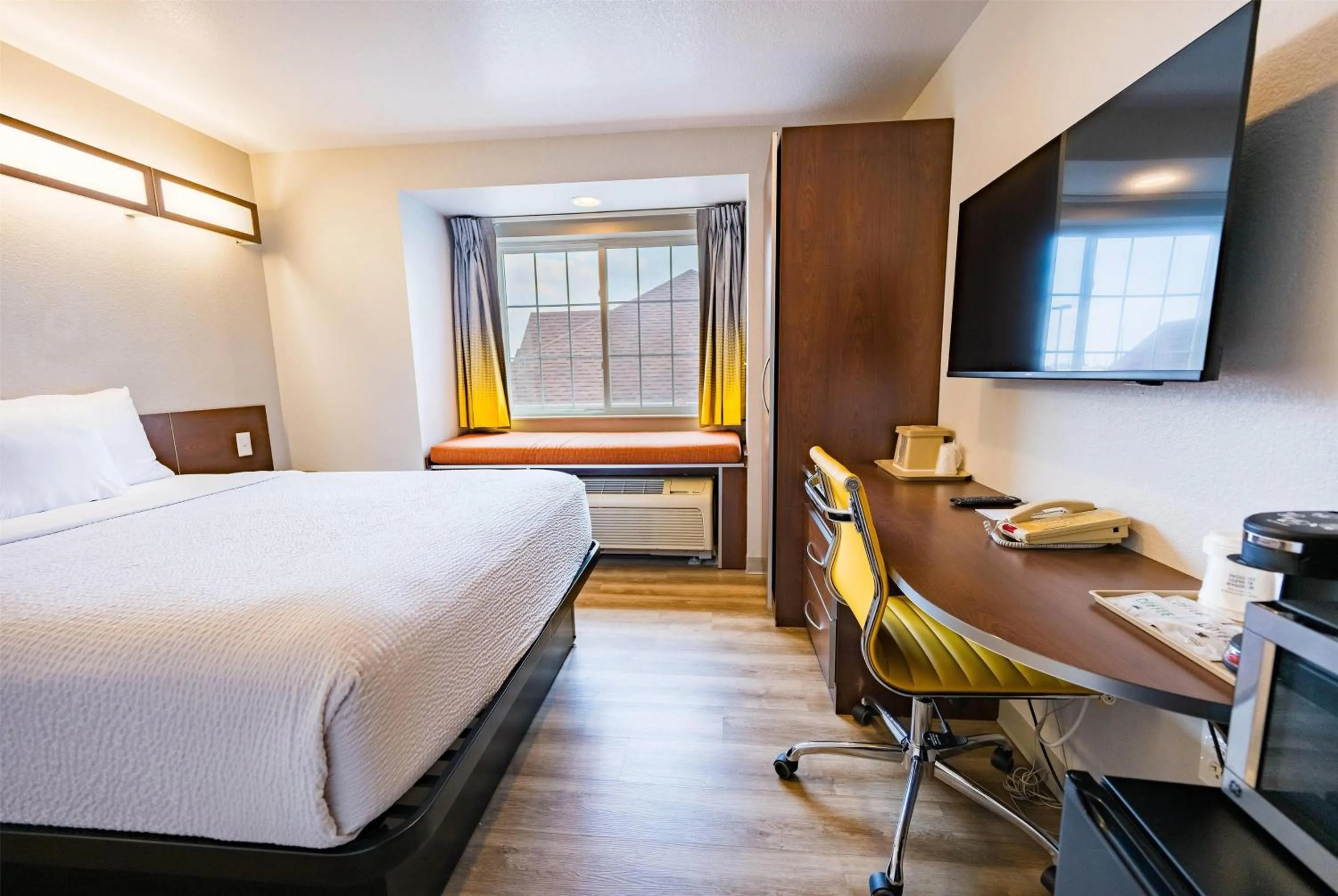 Photo of the whole room, Bed in Microtel Inn & Suites Cheyenne