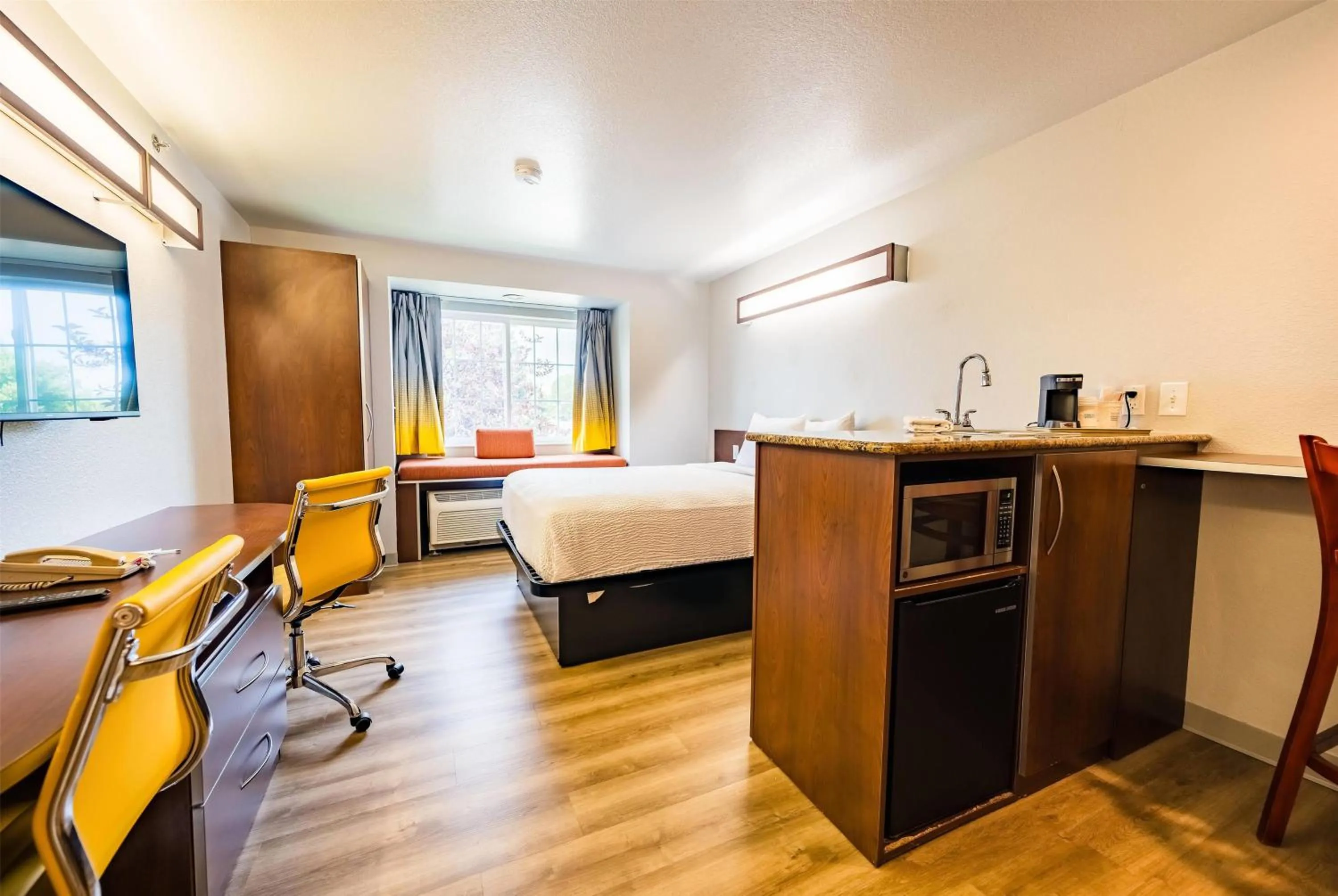 Photo of the whole room, Bed in Microtel Inn & Suites Cheyenne