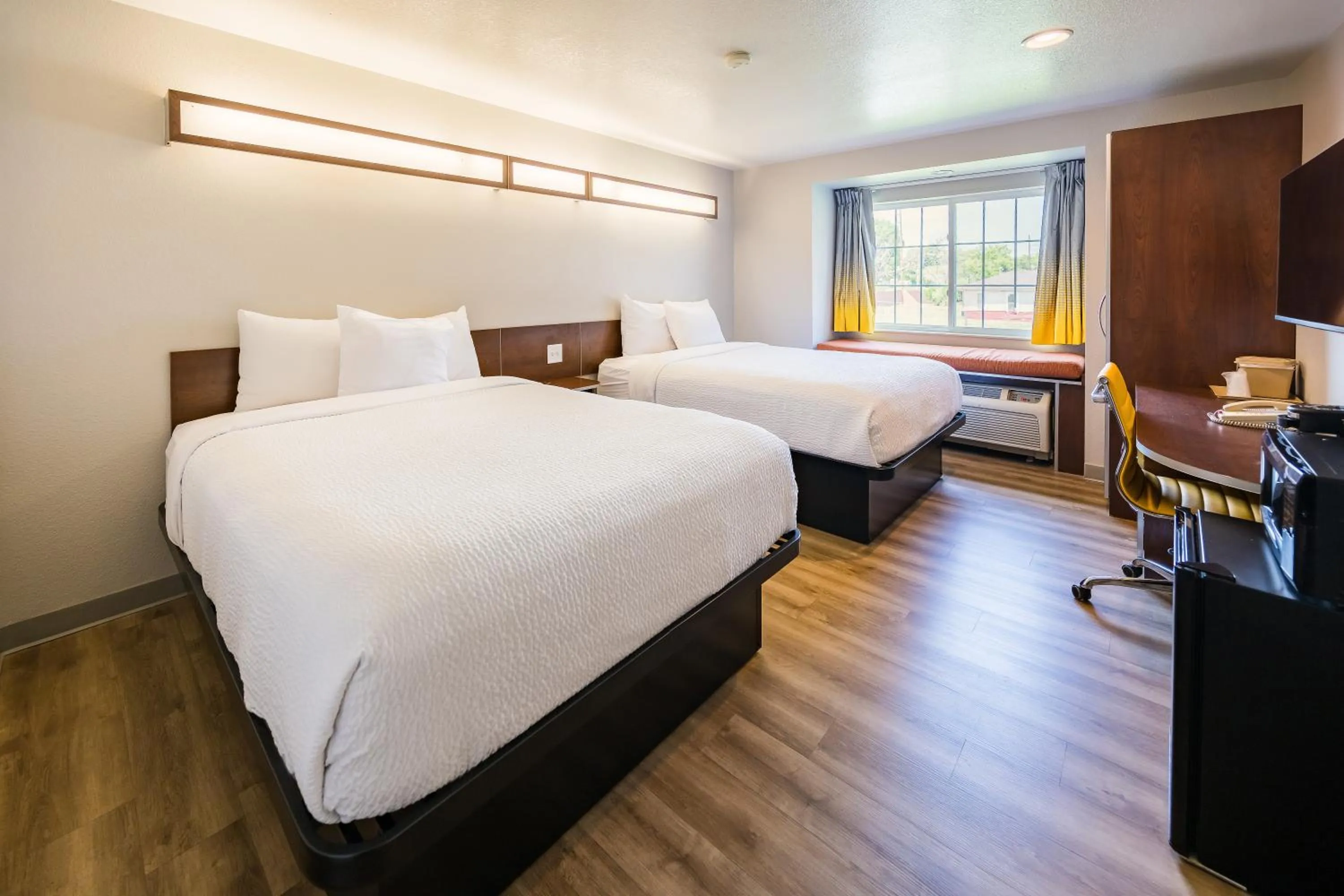 Bedroom, Bed in Microtel Inn & Suites Cheyenne