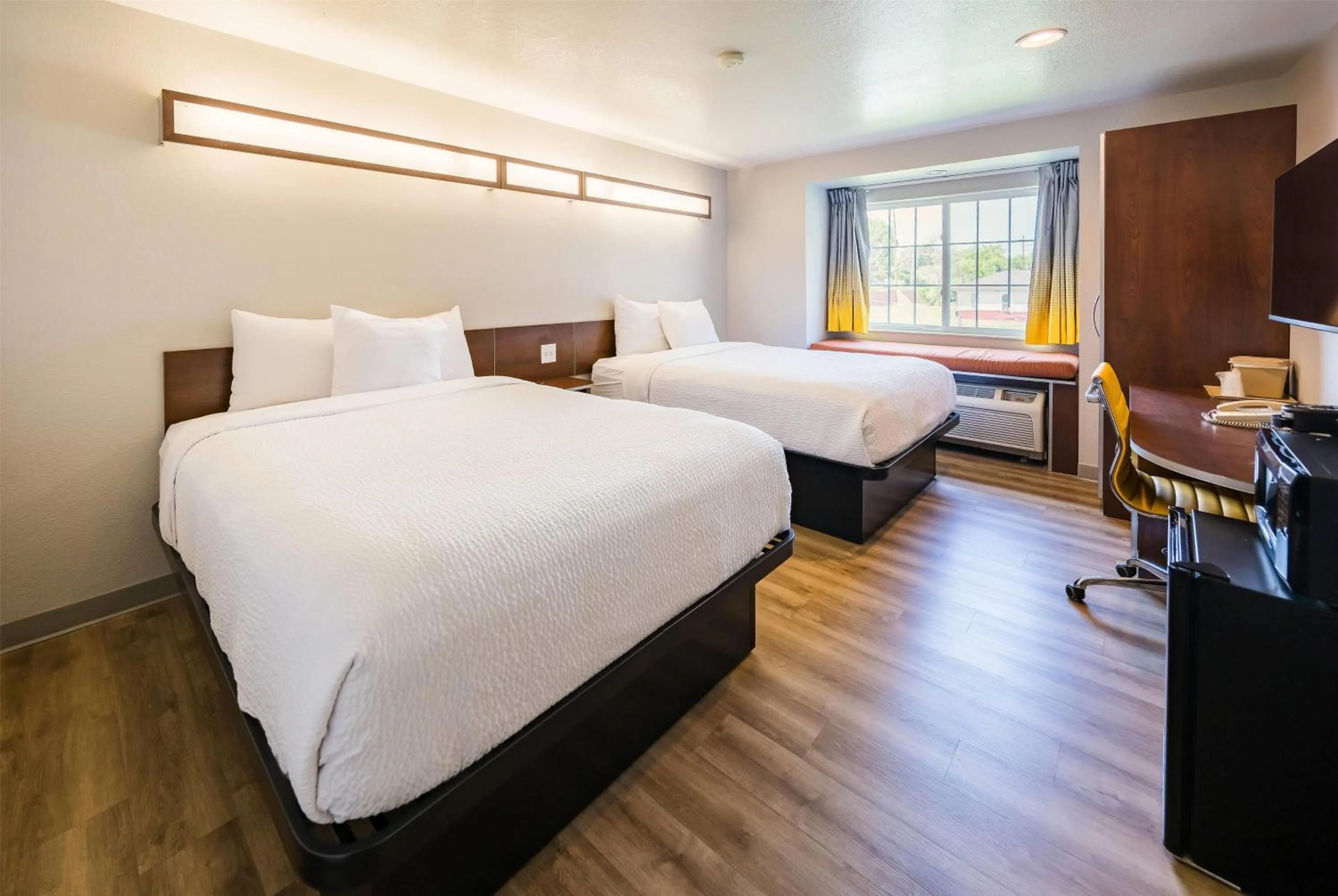 Photo of the whole room, Bed in Microtel Inn & Suites Cheyenne