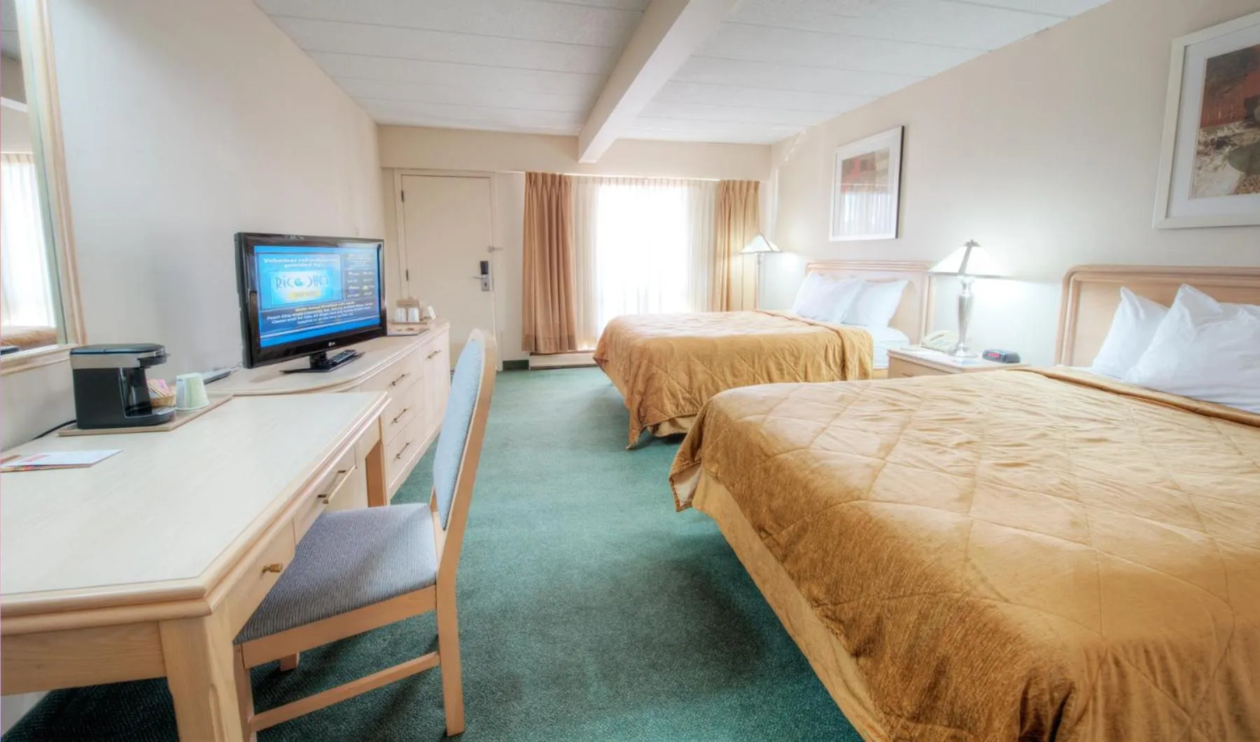 TV/Entertainment Center in Thriftlodge Niagara Falls At The Falls