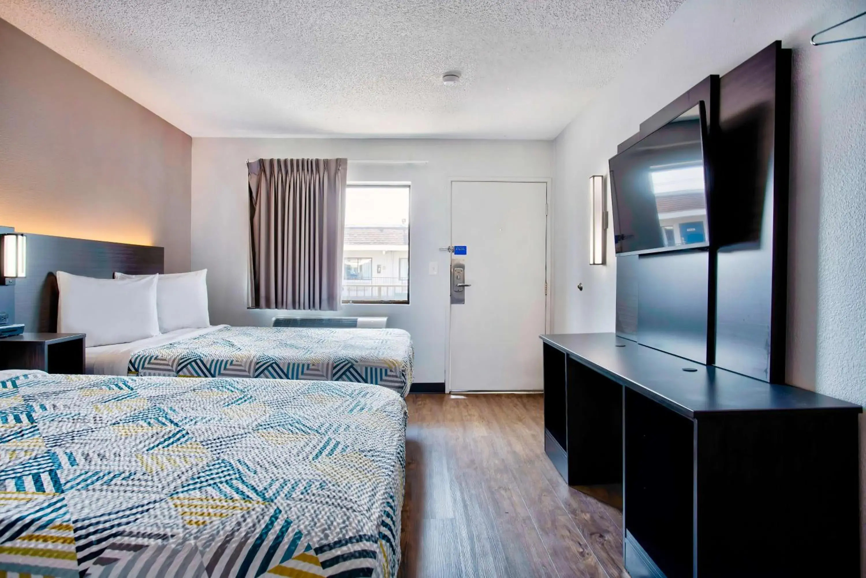 Bedroom, Bed in Motel 6-Salem, OR