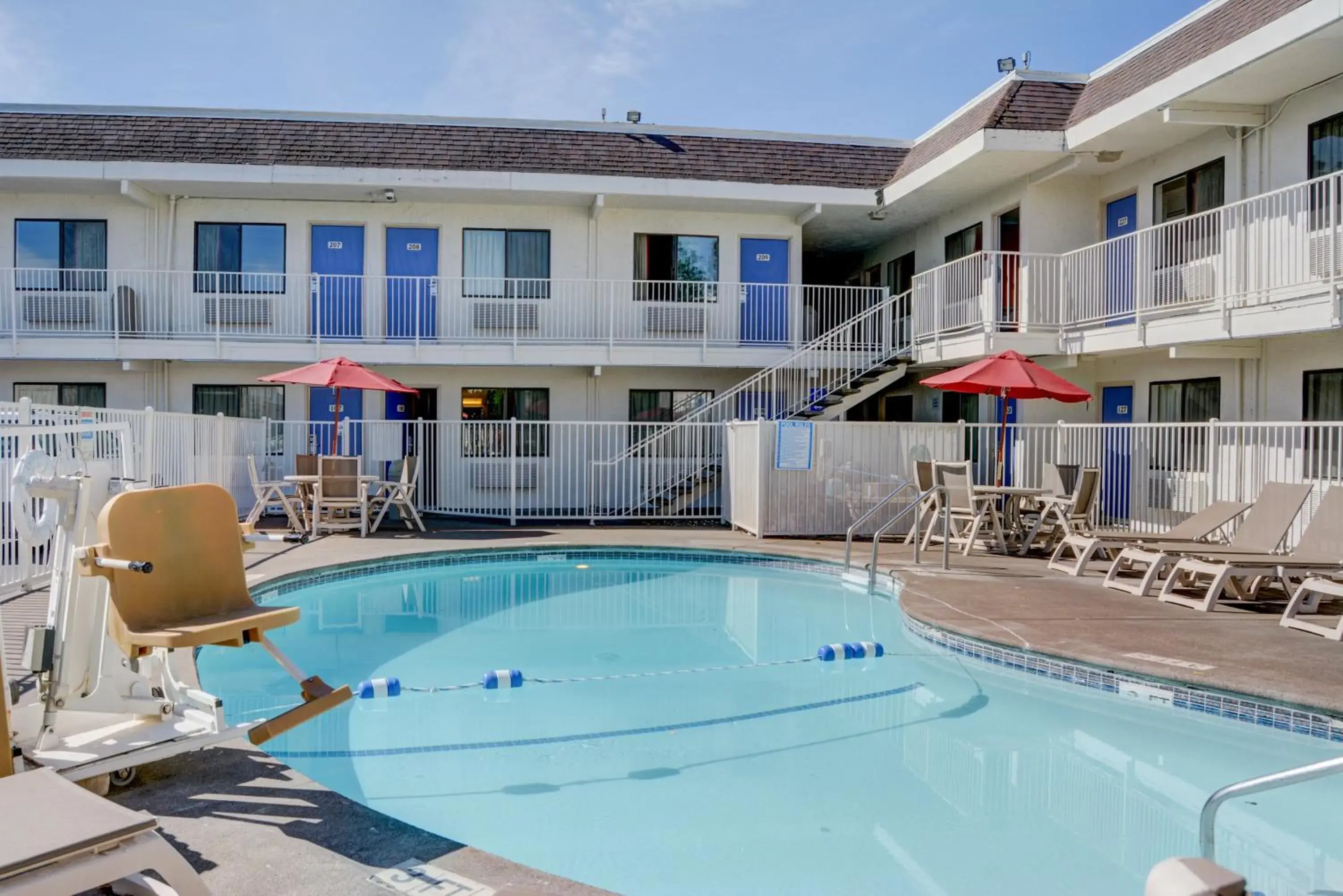 Pool view in Motel 6-Salem, OR Pool view in Motel 6-Salem, OR