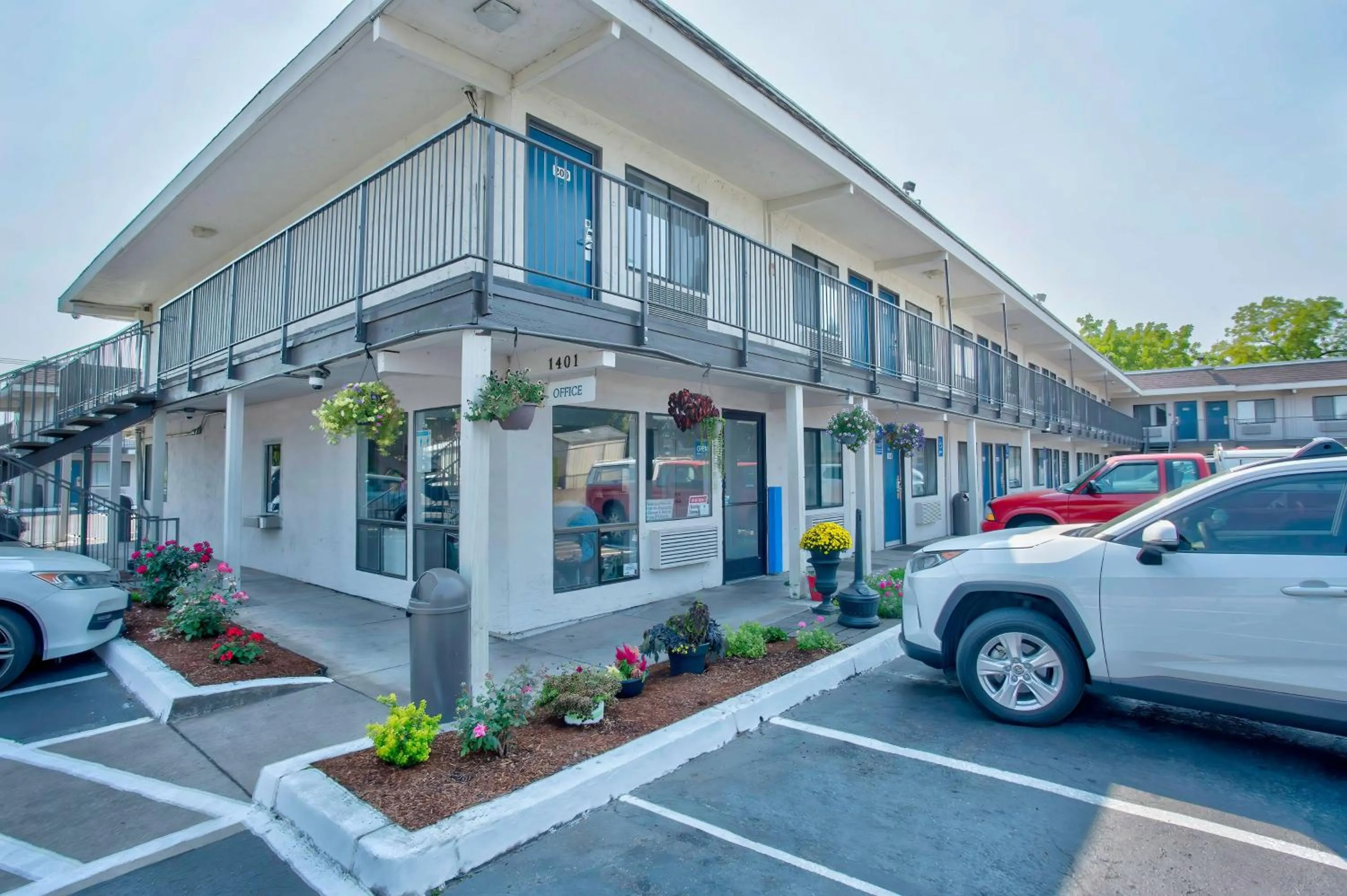 Property building in Motel 6-Salem, OR