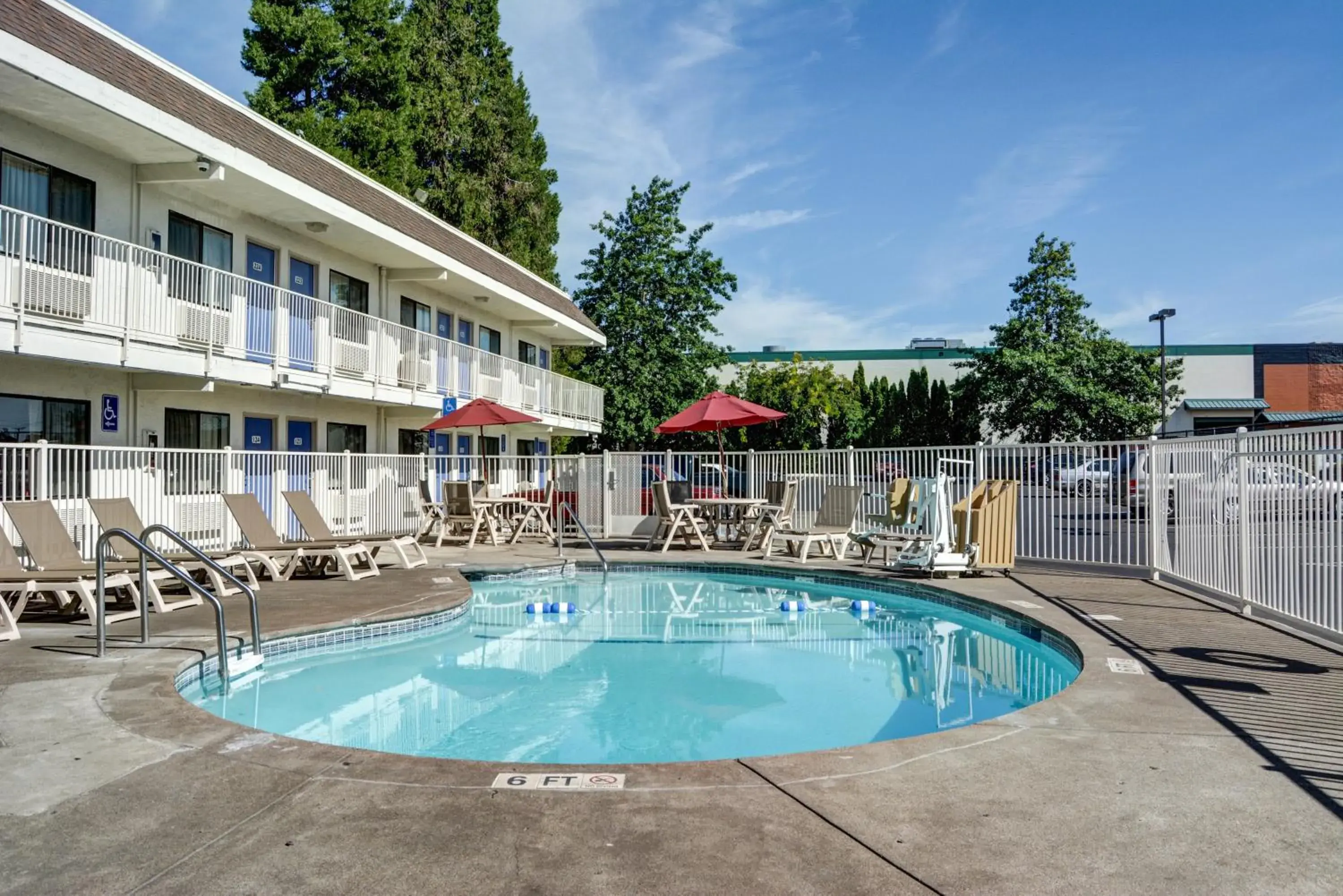 Swimming pool in Motel 6-Salem, OR Swimming pool in Motel 6-Salem, OR