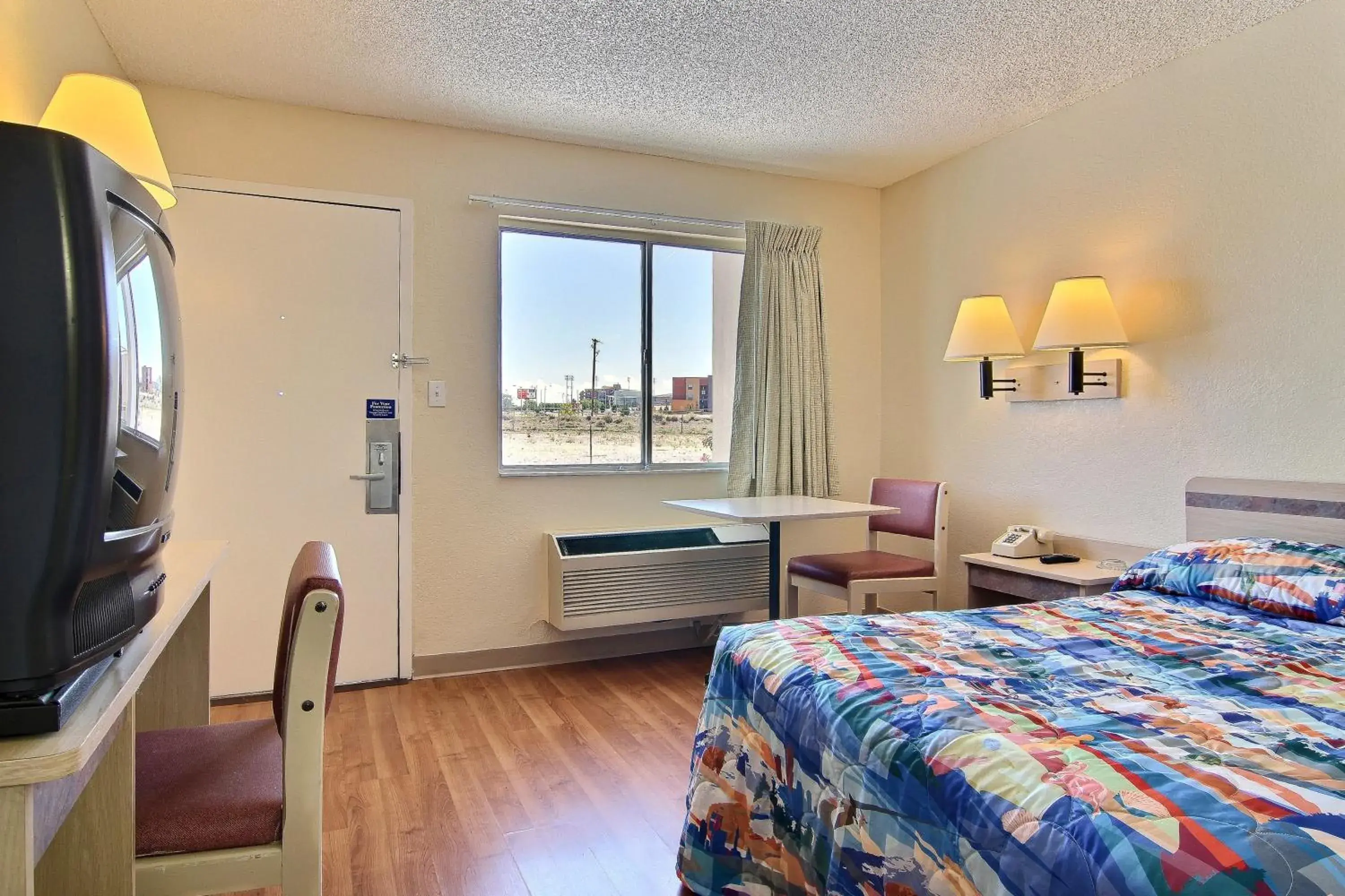 Photo of the whole room, Bed in Motel 6-Albuquerque, NM - South - Airport