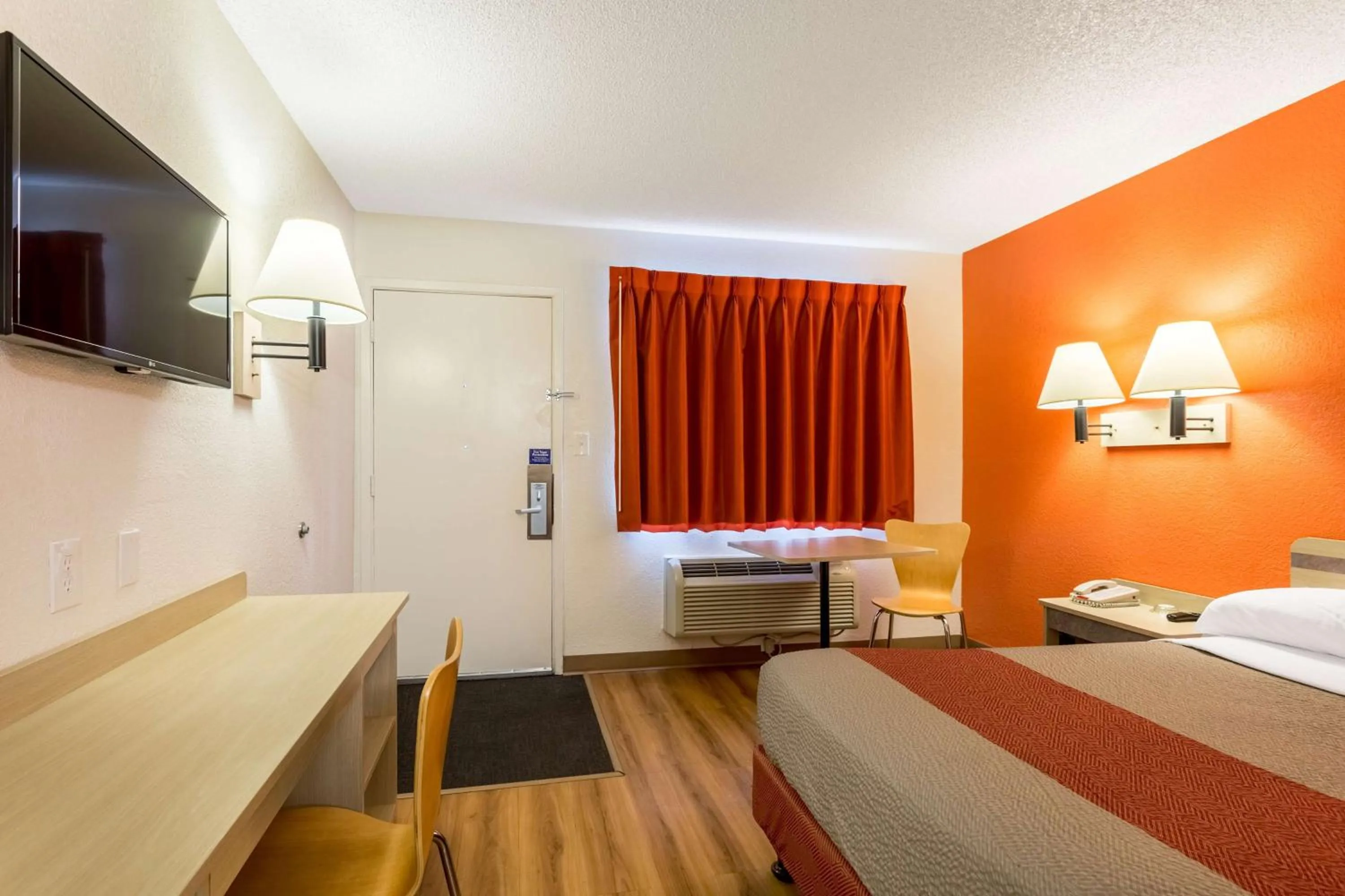 Photo of the whole room in Motel 6-Albuquerque, NM - South - Airport