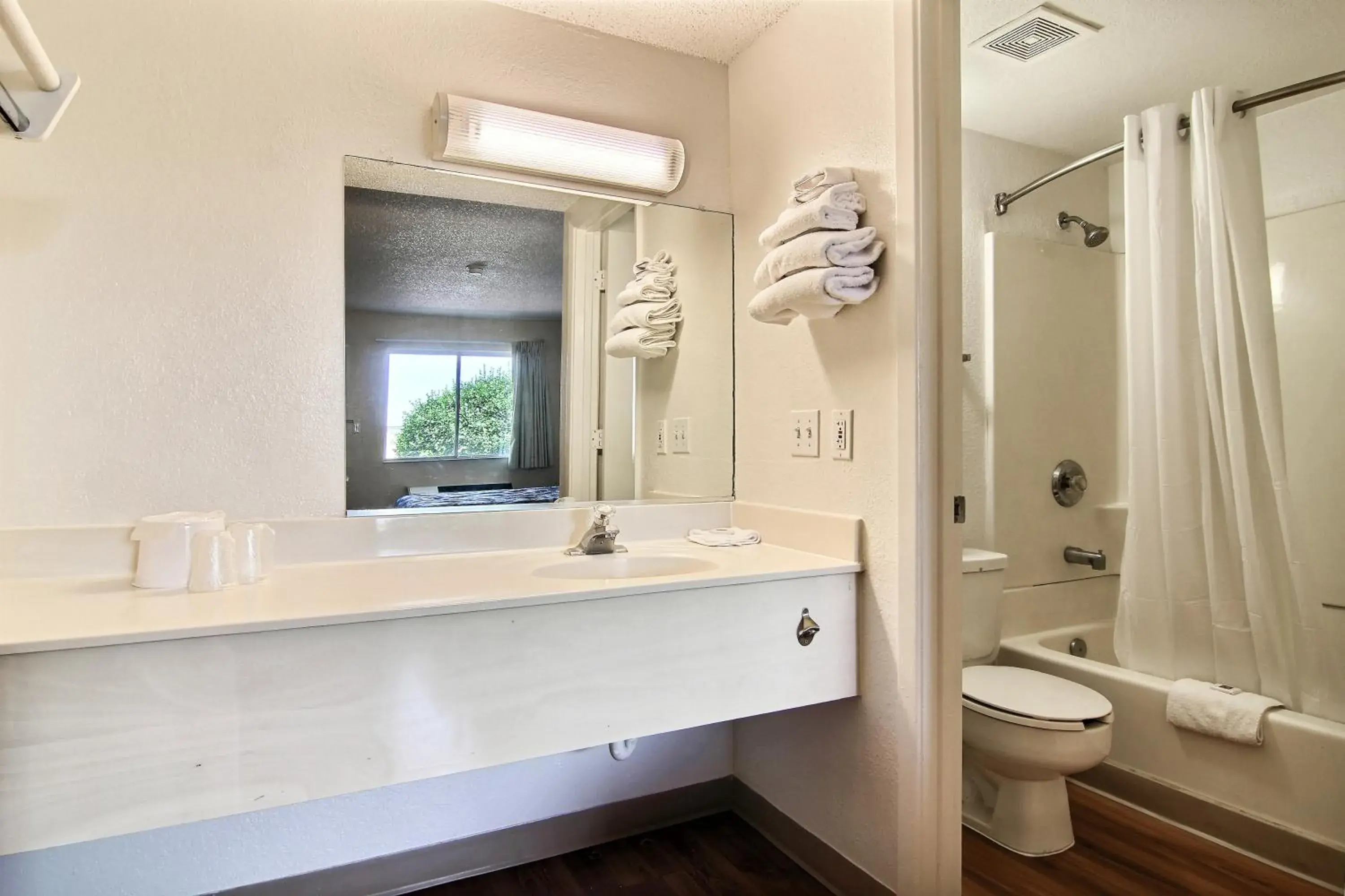 Bathroom in Motel 6-Albuquerque, NM - South - Airport