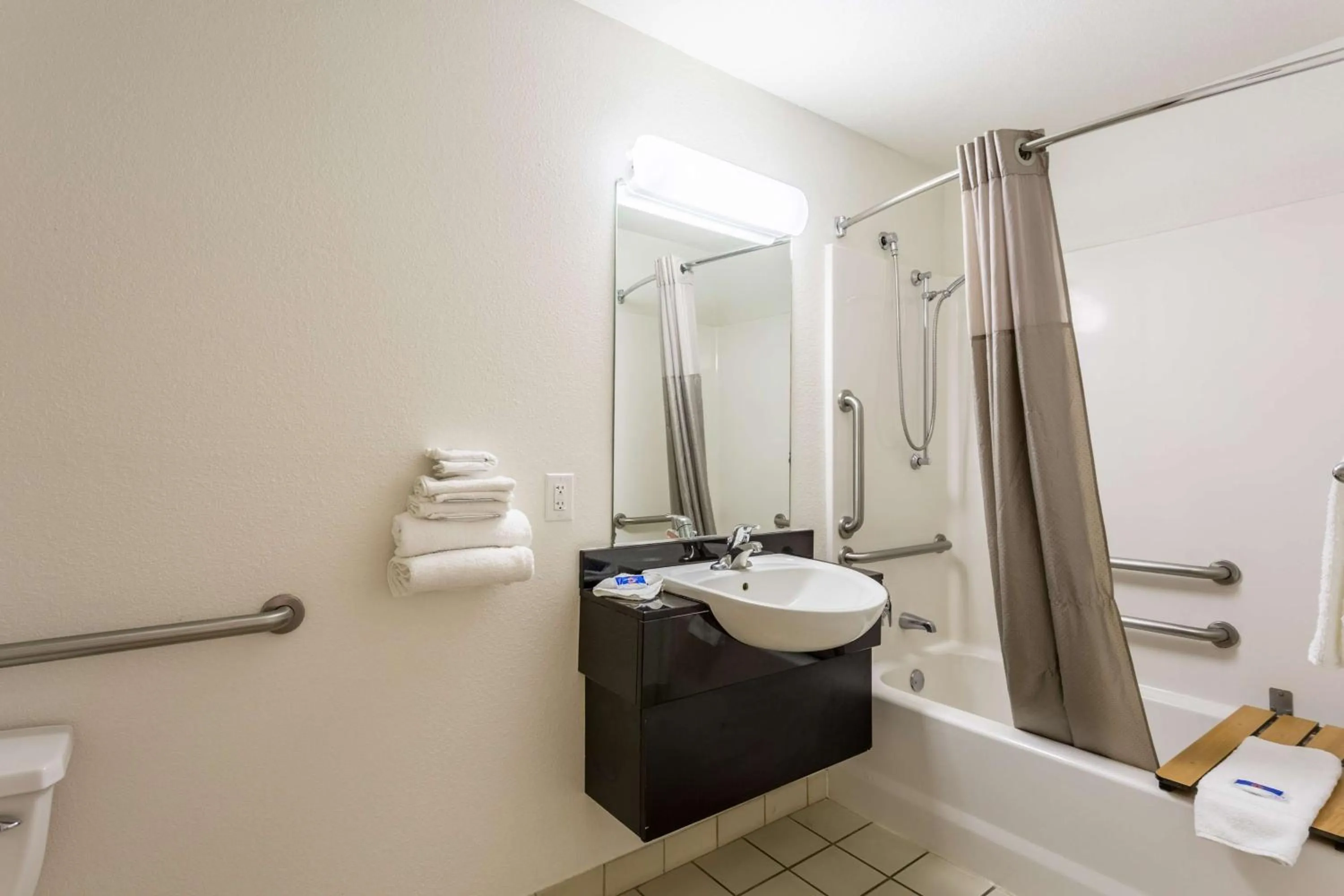 Photo of the whole room in Motel 6-Albuquerque, NM - South - Airport