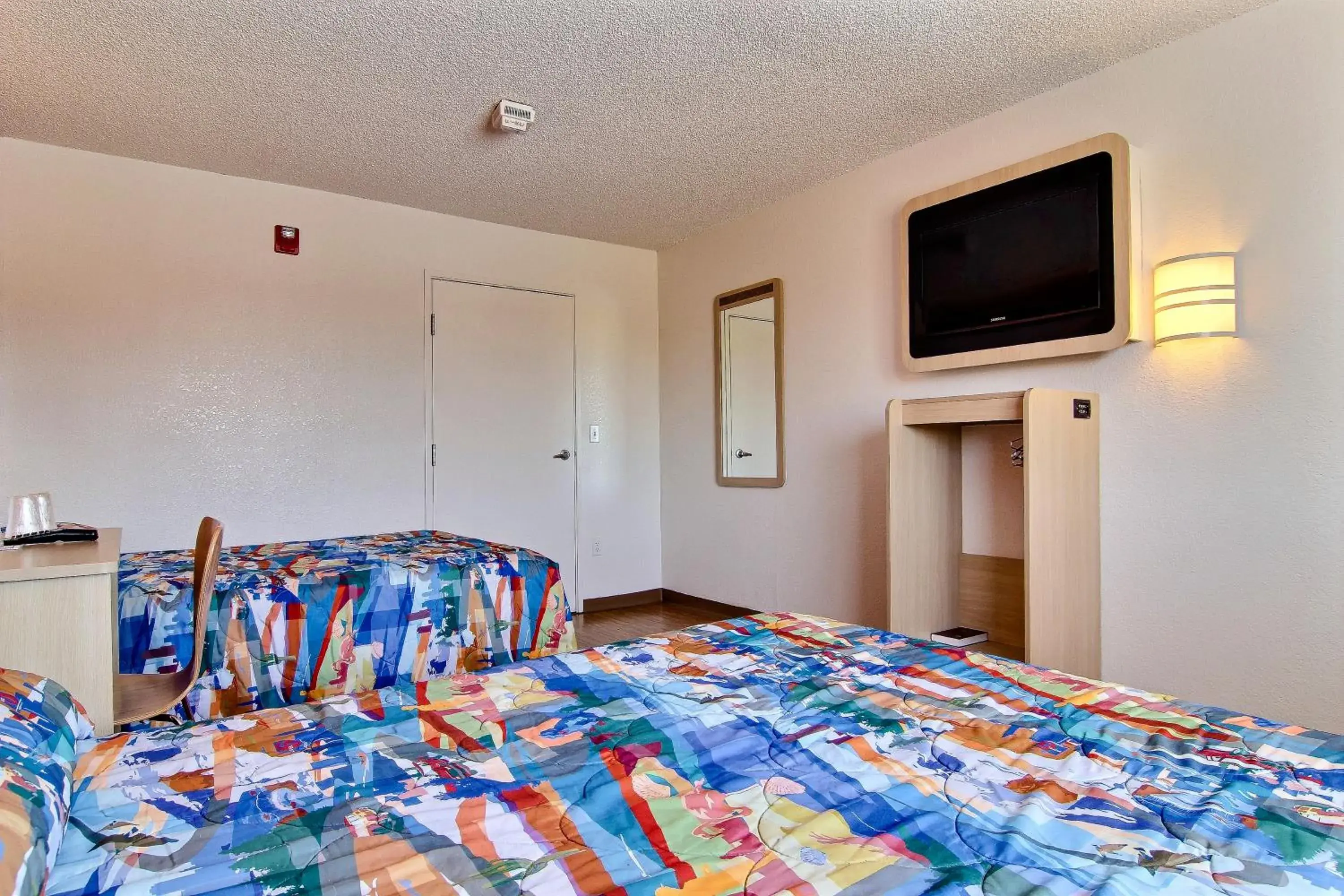 Photo of the whole room, Bed in Motel 6-Albuquerque, NM - South - Airport