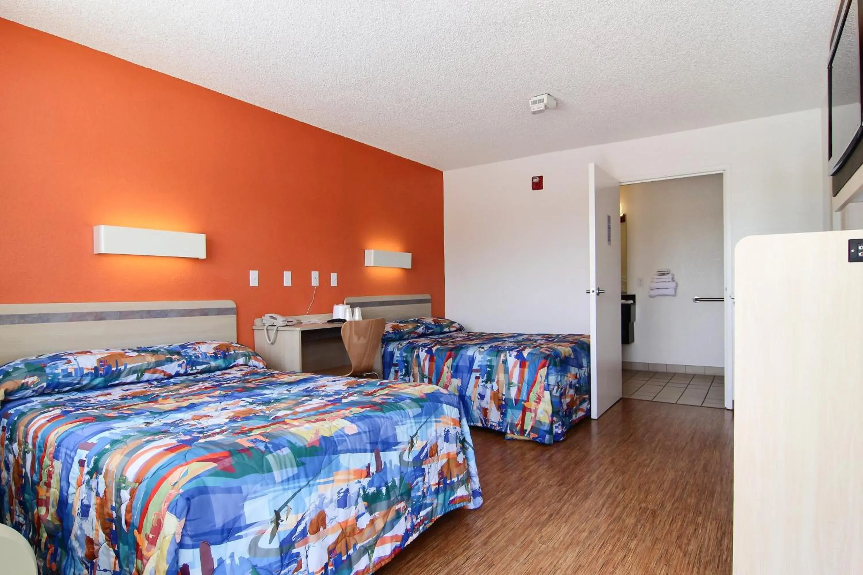 Photo of the whole room, Bed in Motel 6-Albuquerque, NM - South - Airport