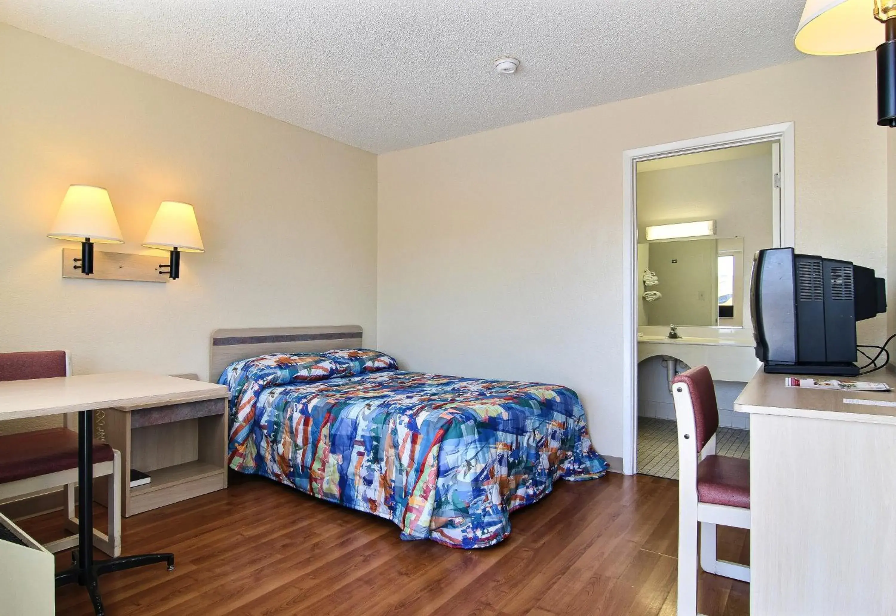 Bed in Motel 6-Albuquerque, NM - South - Airport
