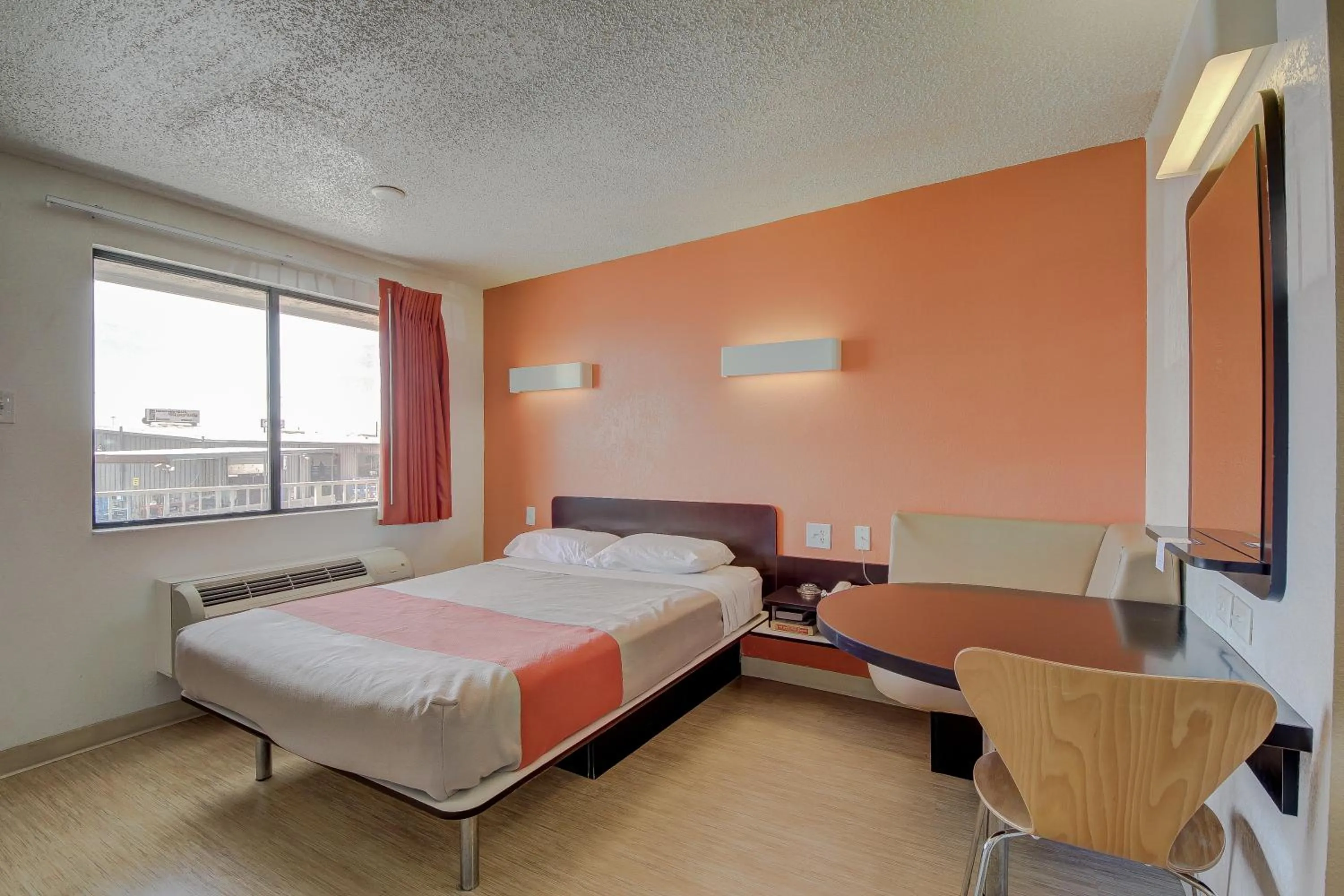 Bedroom, Bed in Motel 6-San Antonio, TX - Fort Sam Houston