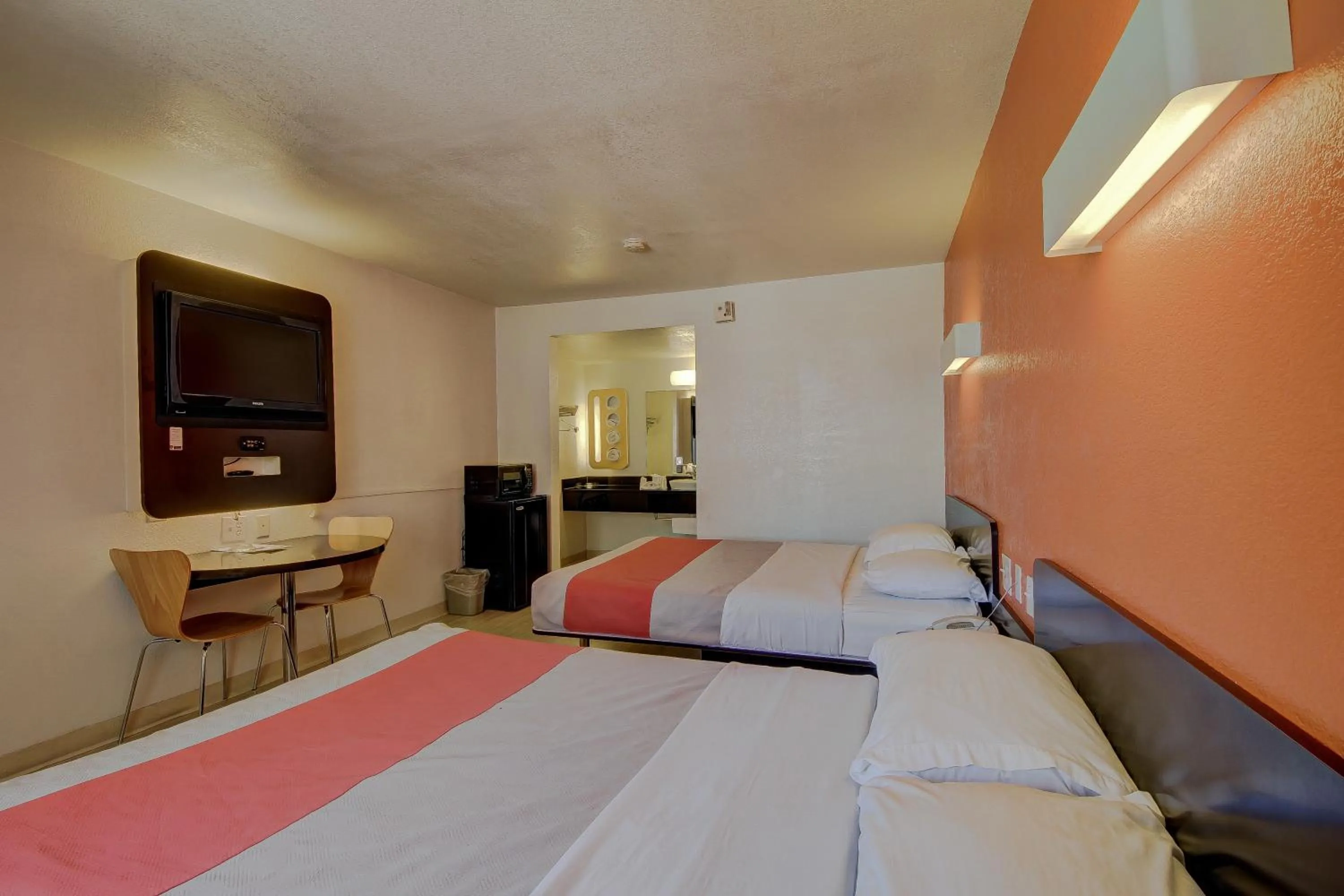 Bedroom, Bed in Motel 6-San Antonio, TX - Fort Sam Houston