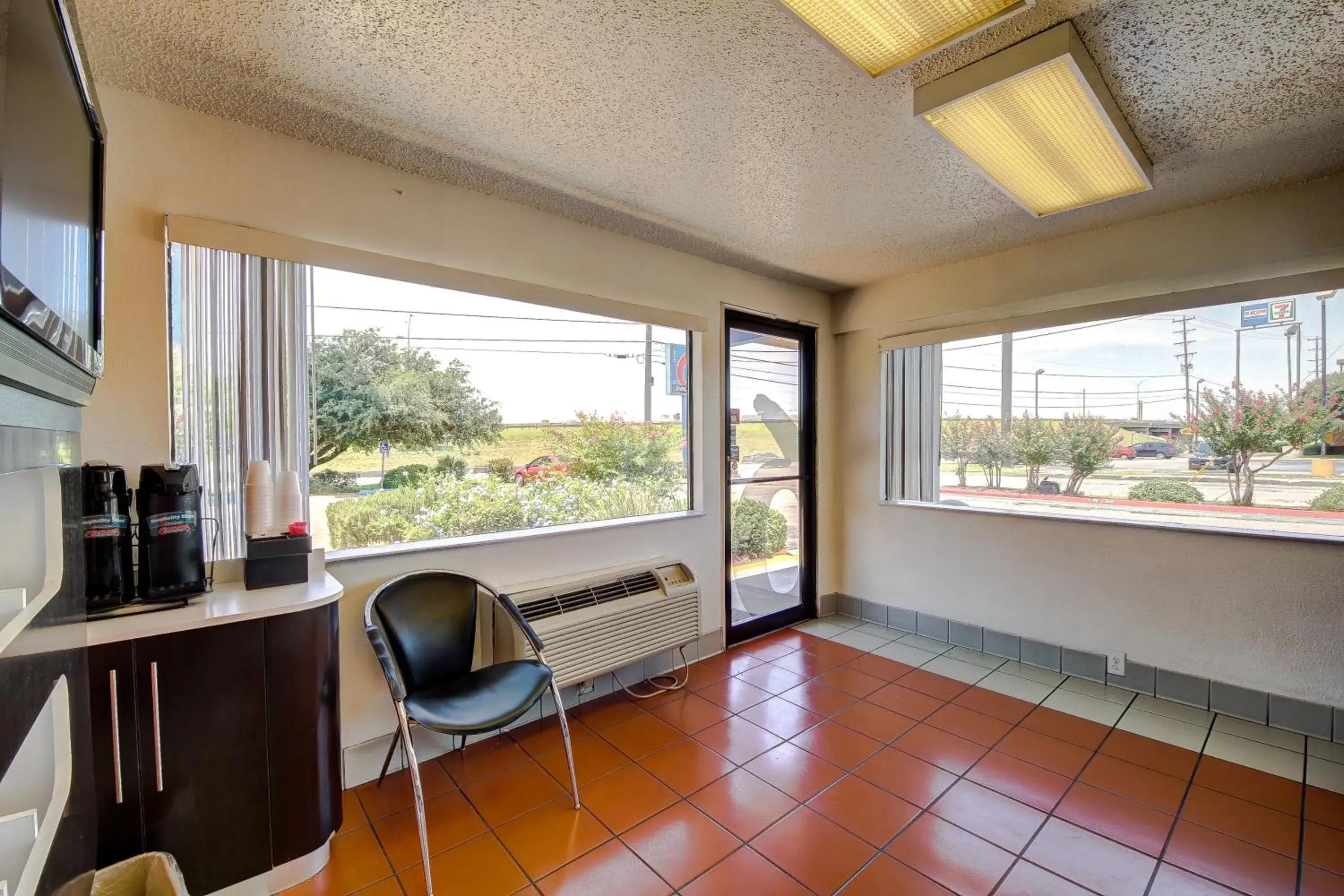 Lobby or reception in Motel 6-San Antonio, TX - Fort Sam Houston Lobby or reception in Motel 6-San Antonio, TX - Fort Sam Houston