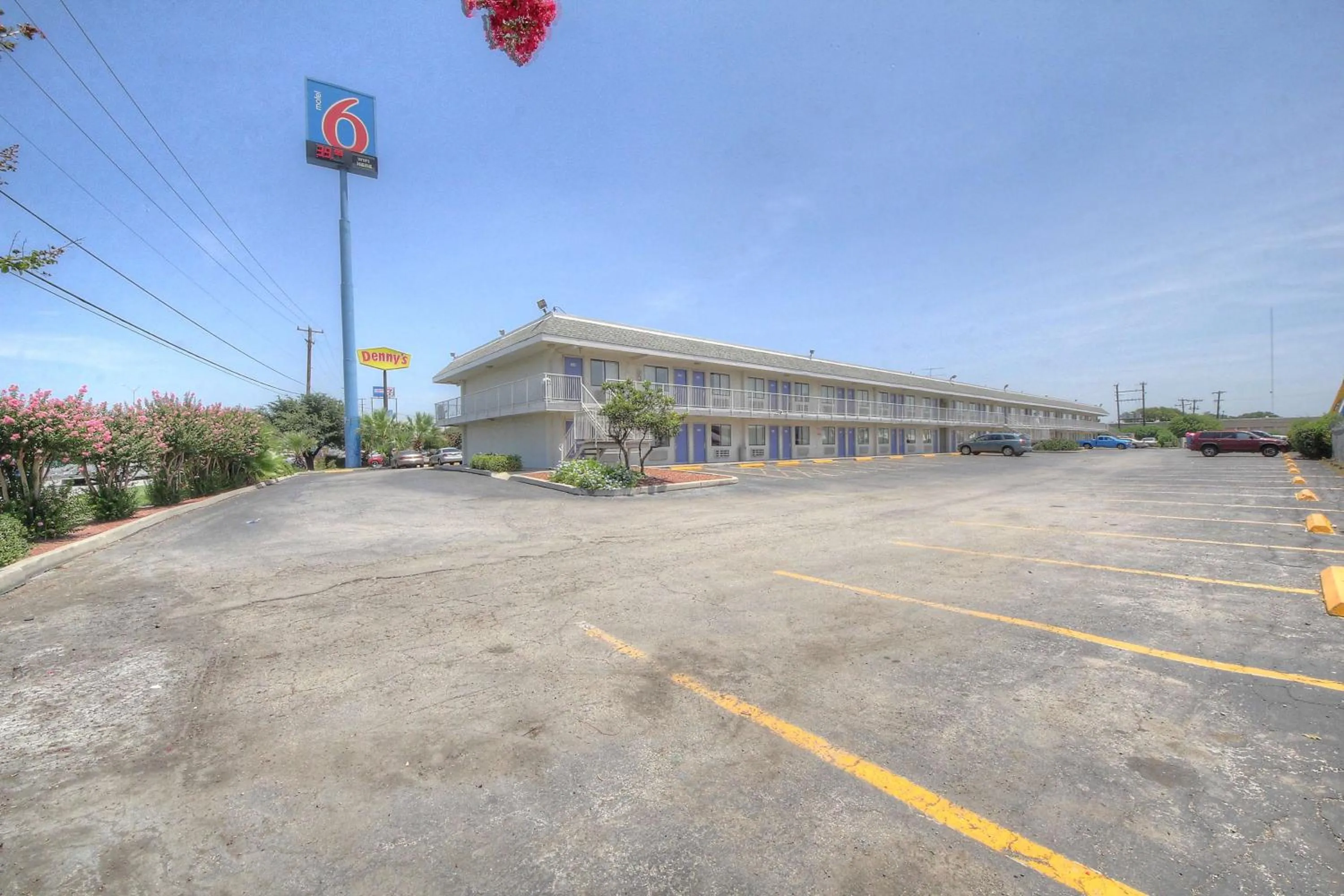 Property building in Motel 6-San Antonio, TX - Fort Sam Houston
