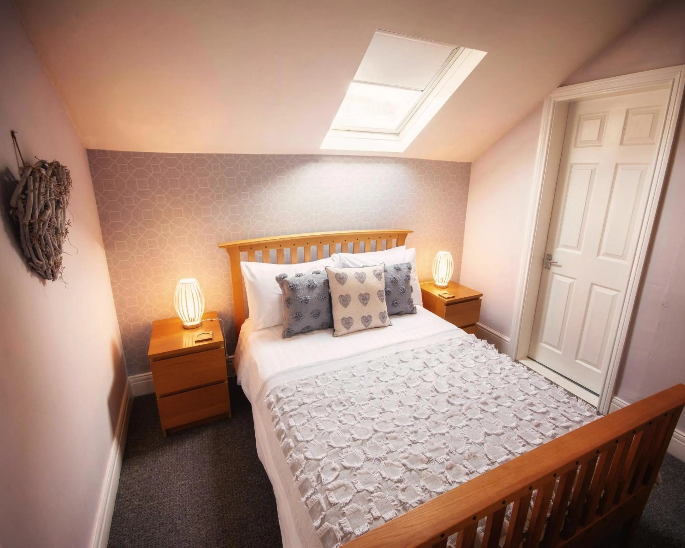 Bedroom, Bed in Eslington Villa