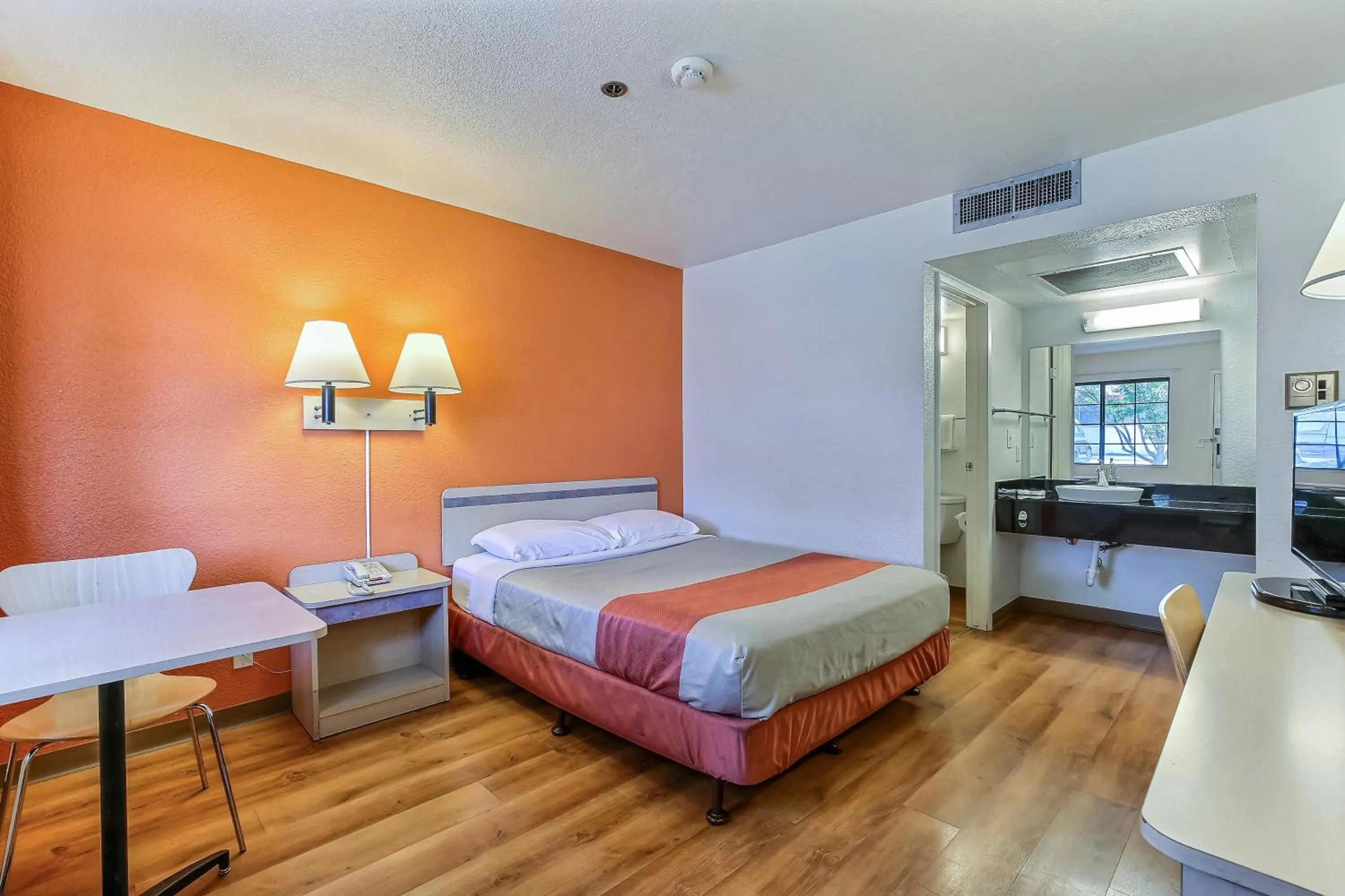 Bedroom, Bed in Motel 6-Livermore, CA