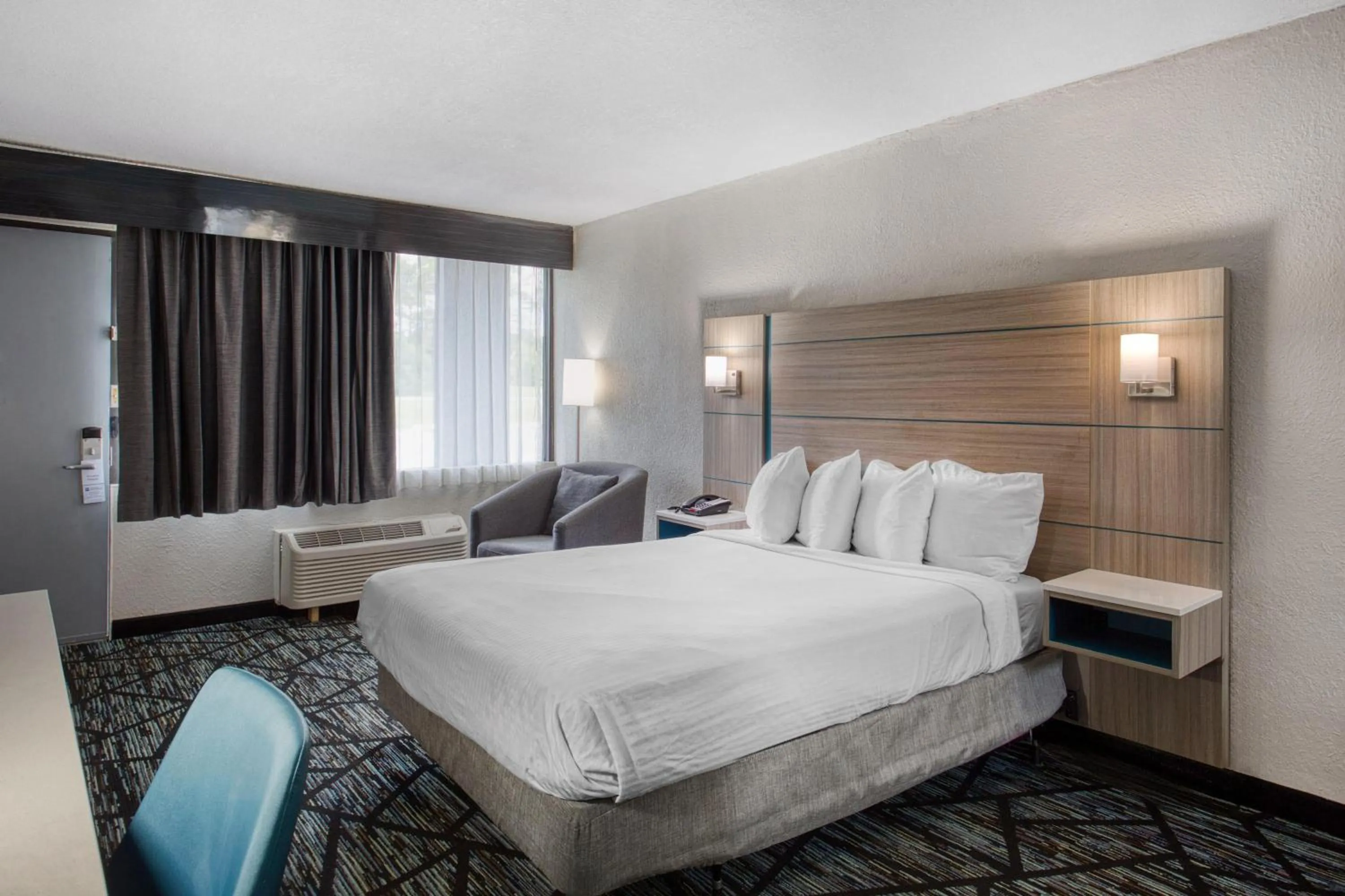 Bedroom, Bed in Best Western Executive Inn