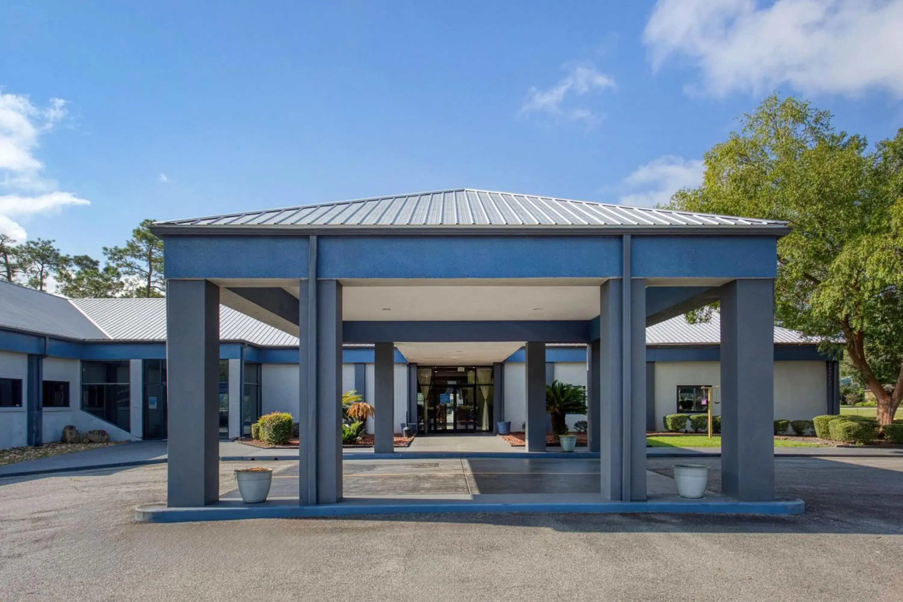 Property building in Best Western Executive Inn Property building in Best Western Executive Inn