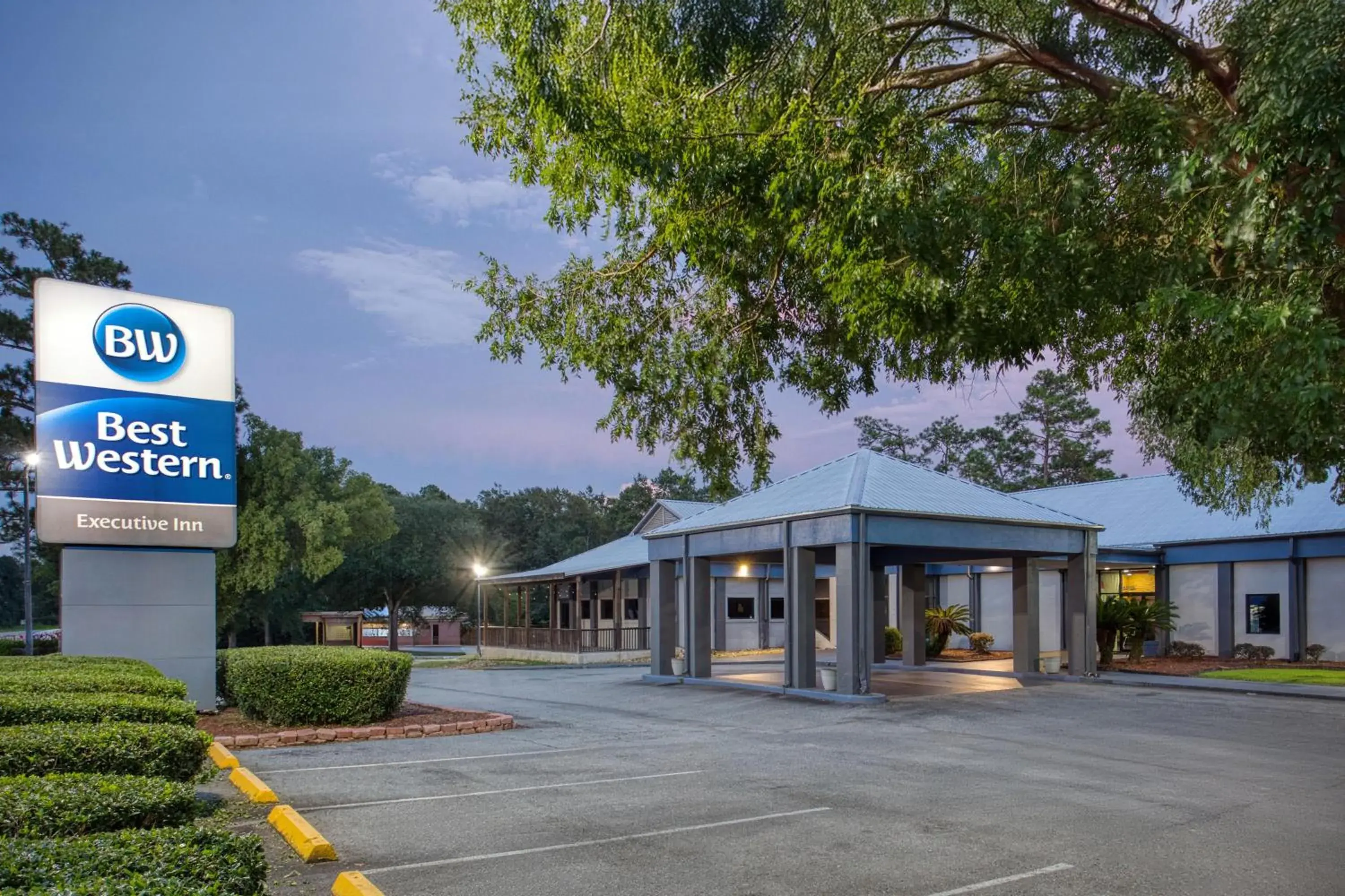 Property building in Best Western Executive Inn Property building in Best Western Executive Inn