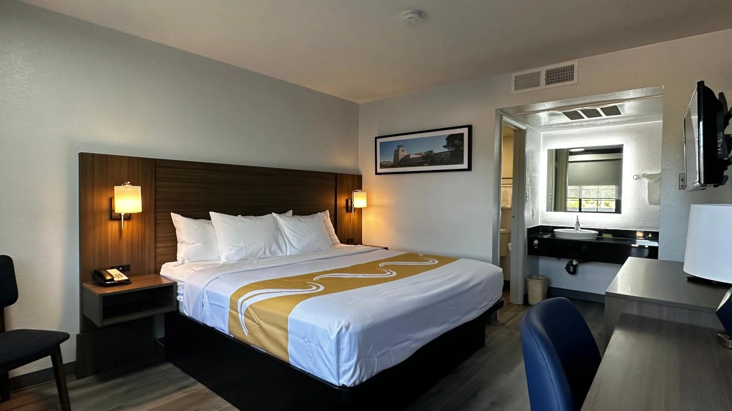 Bed in Quality Inn Santa Fe New Mexico