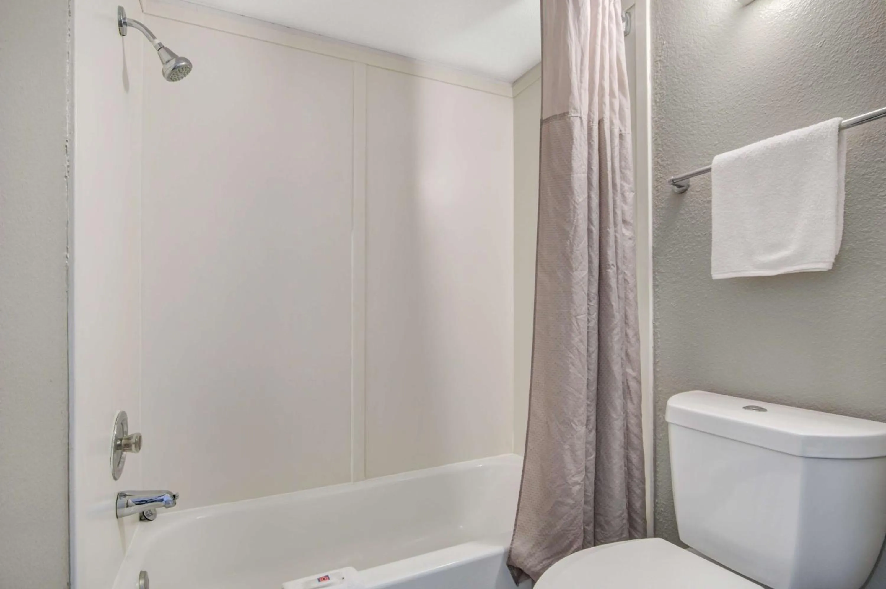 Bedroom in Motel 6-Lompoc, CA