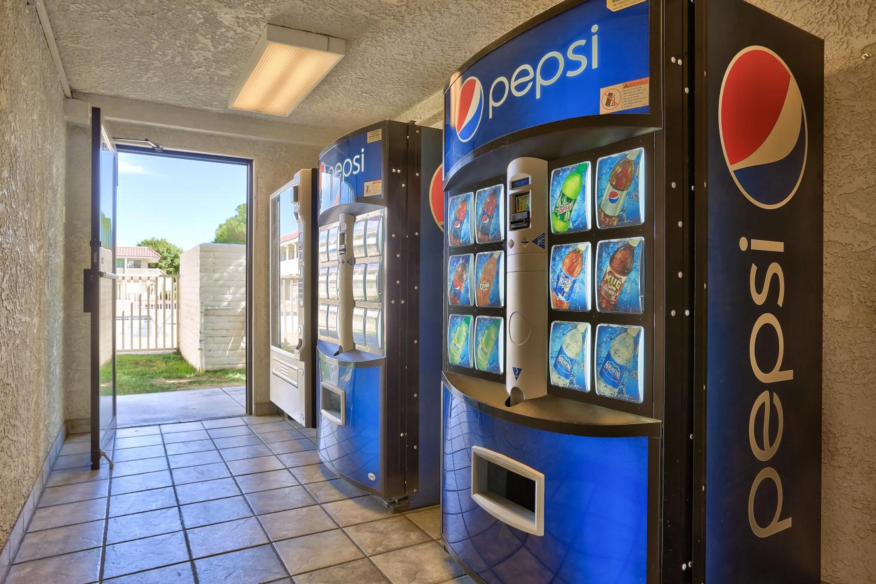 Food and drinks in Motel 6-Kingman, AZ - Route 66 East