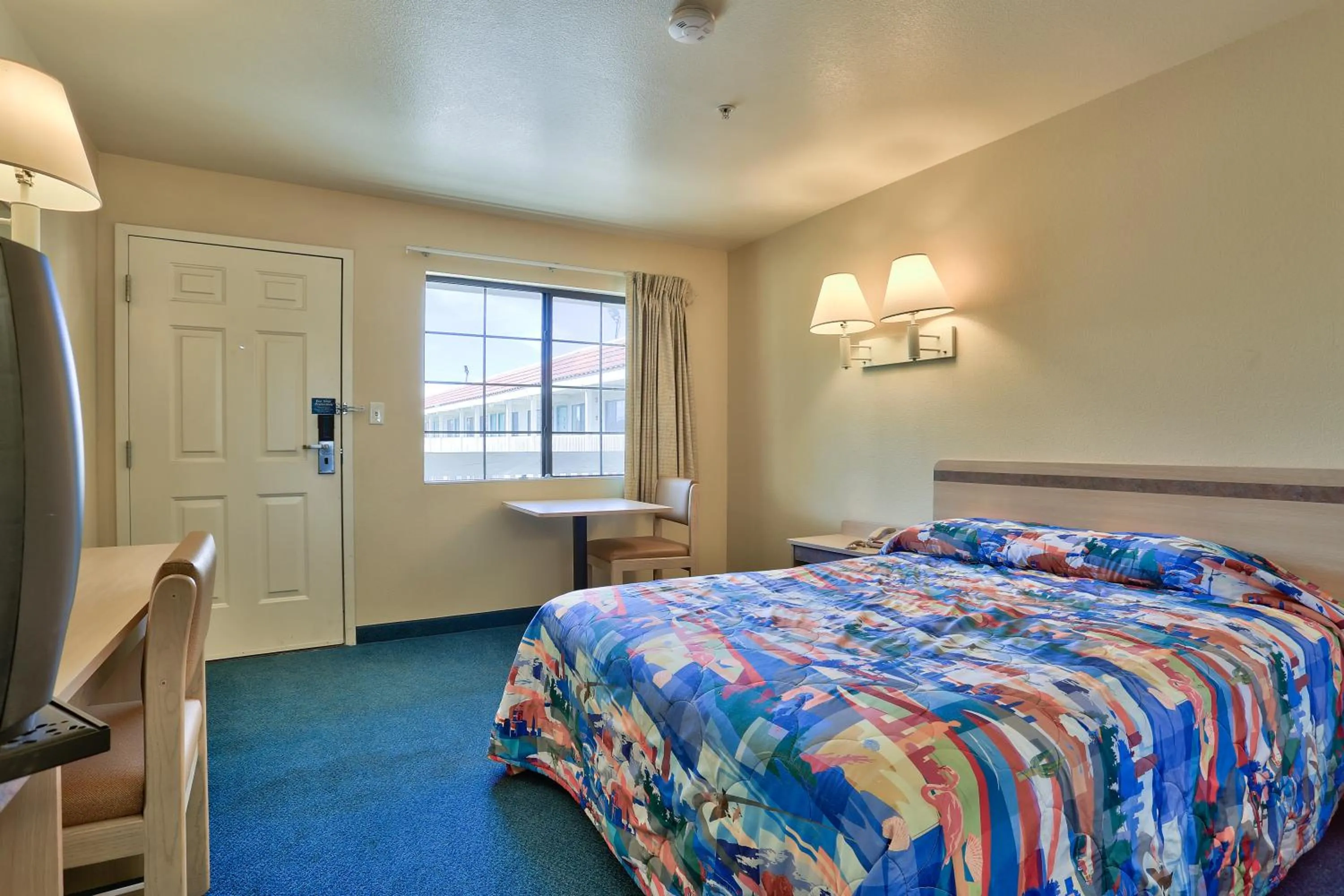 Bedroom, Bed in Motel 6-Kingman, AZ - Route 66 East