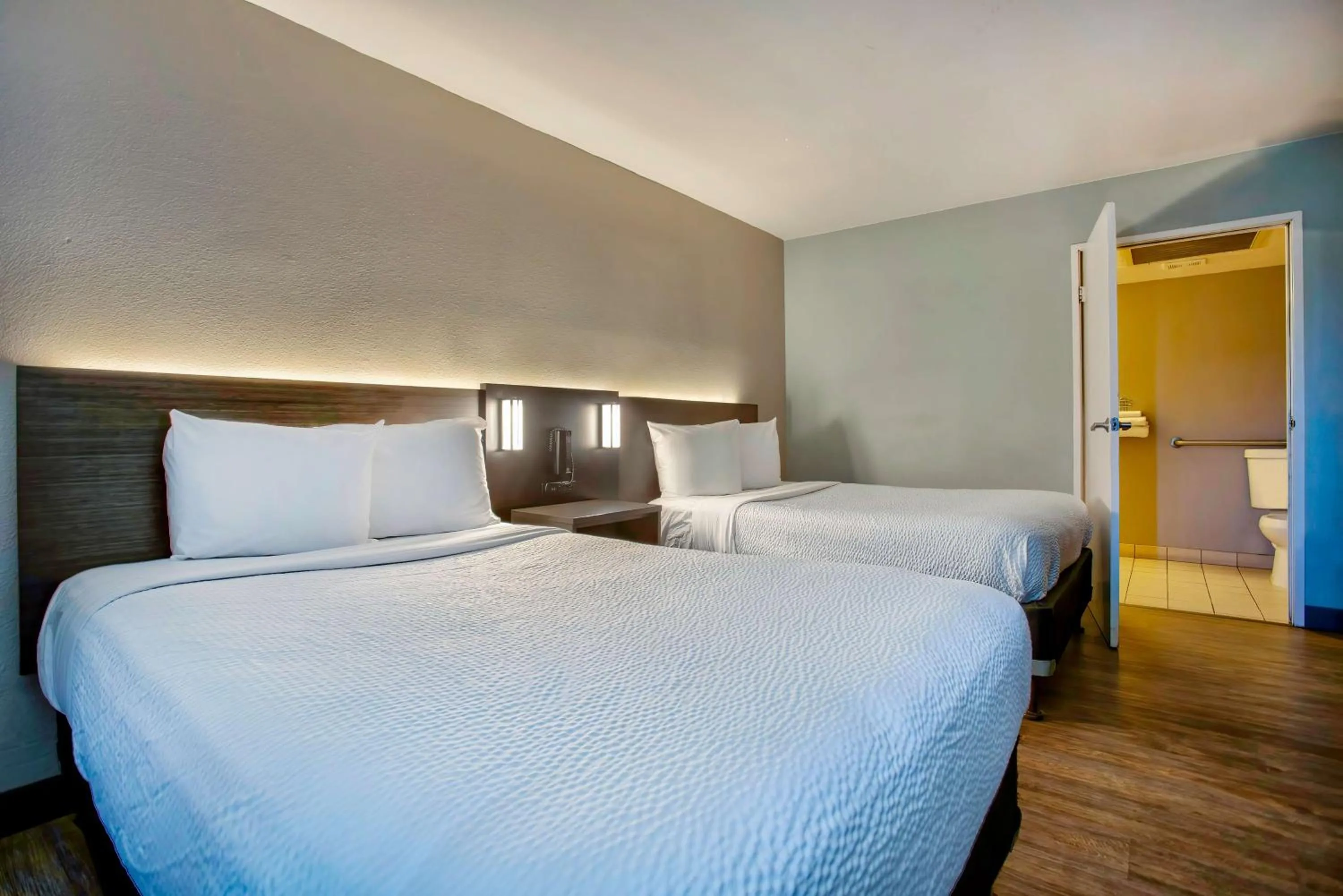 Bedroom, Bed in Motel 6-Kingman, AZ - Route 66 East